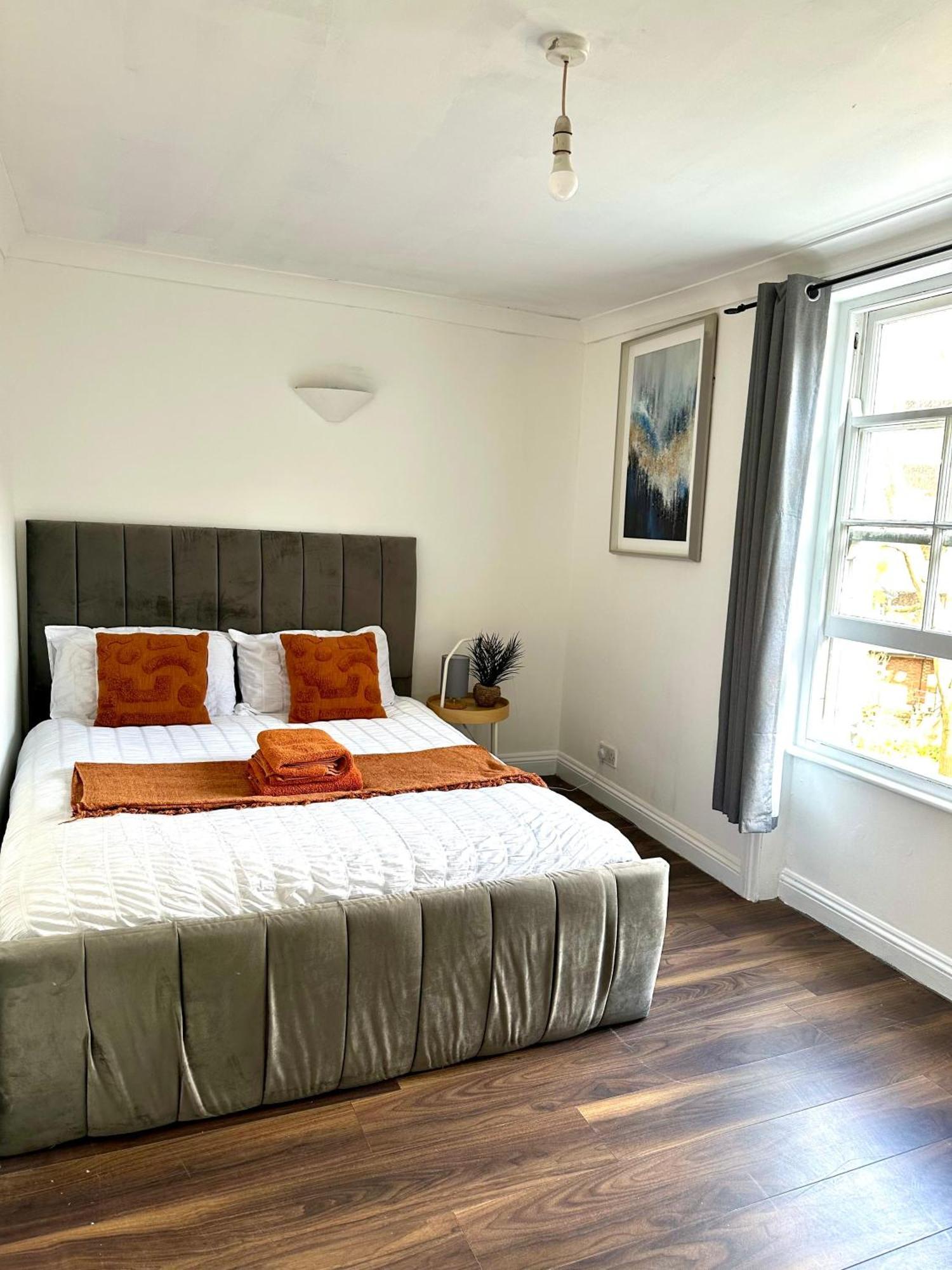 Stunning 4 Bedroom Flat In Kingscross, St Pancras! Leilighet London