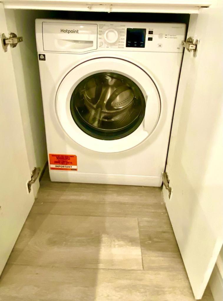 One Bedroom On Ground Floor In With Car Park Lejlighed London