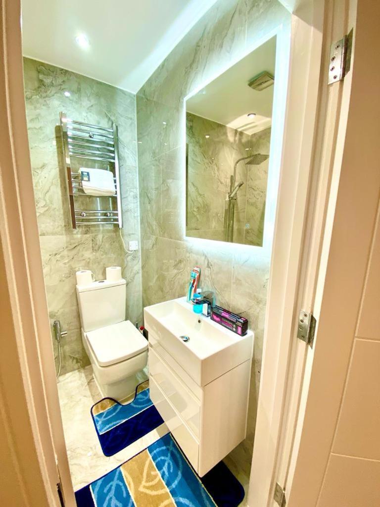 Lejlighed One Bedroom On Ground Floor In With Car Park London