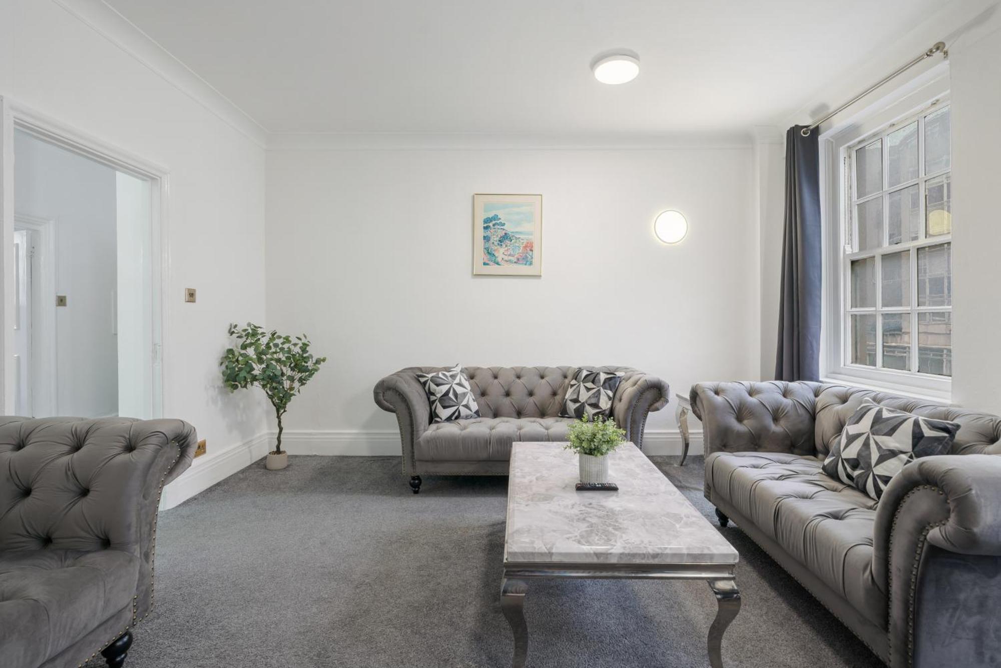 Elegant 2-bedroom In Prime Marble Arch 23gm Apartment London