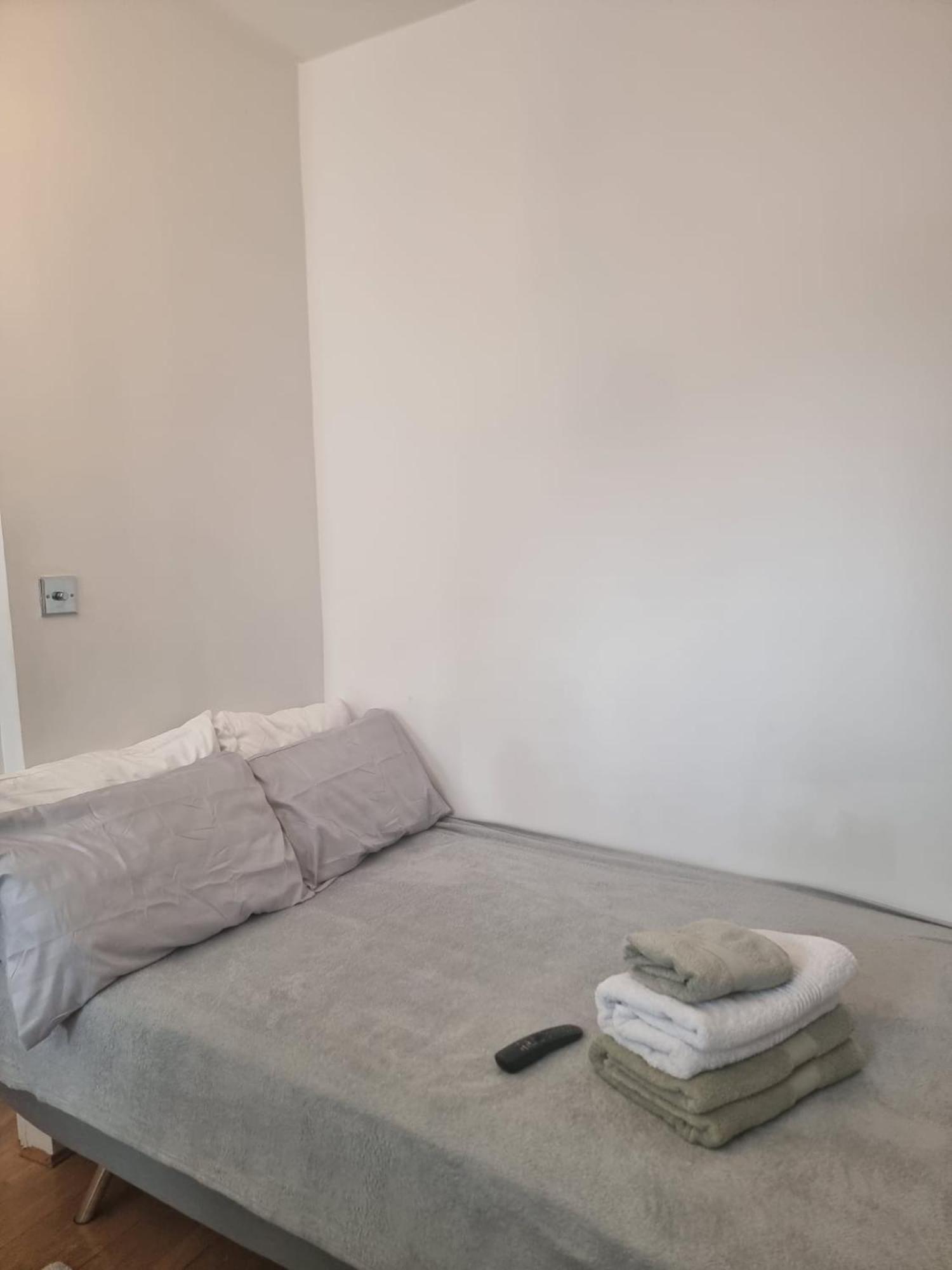 Cozy 1-bedroom Retreat In The Heart Of - Clapham Junction Apartment *