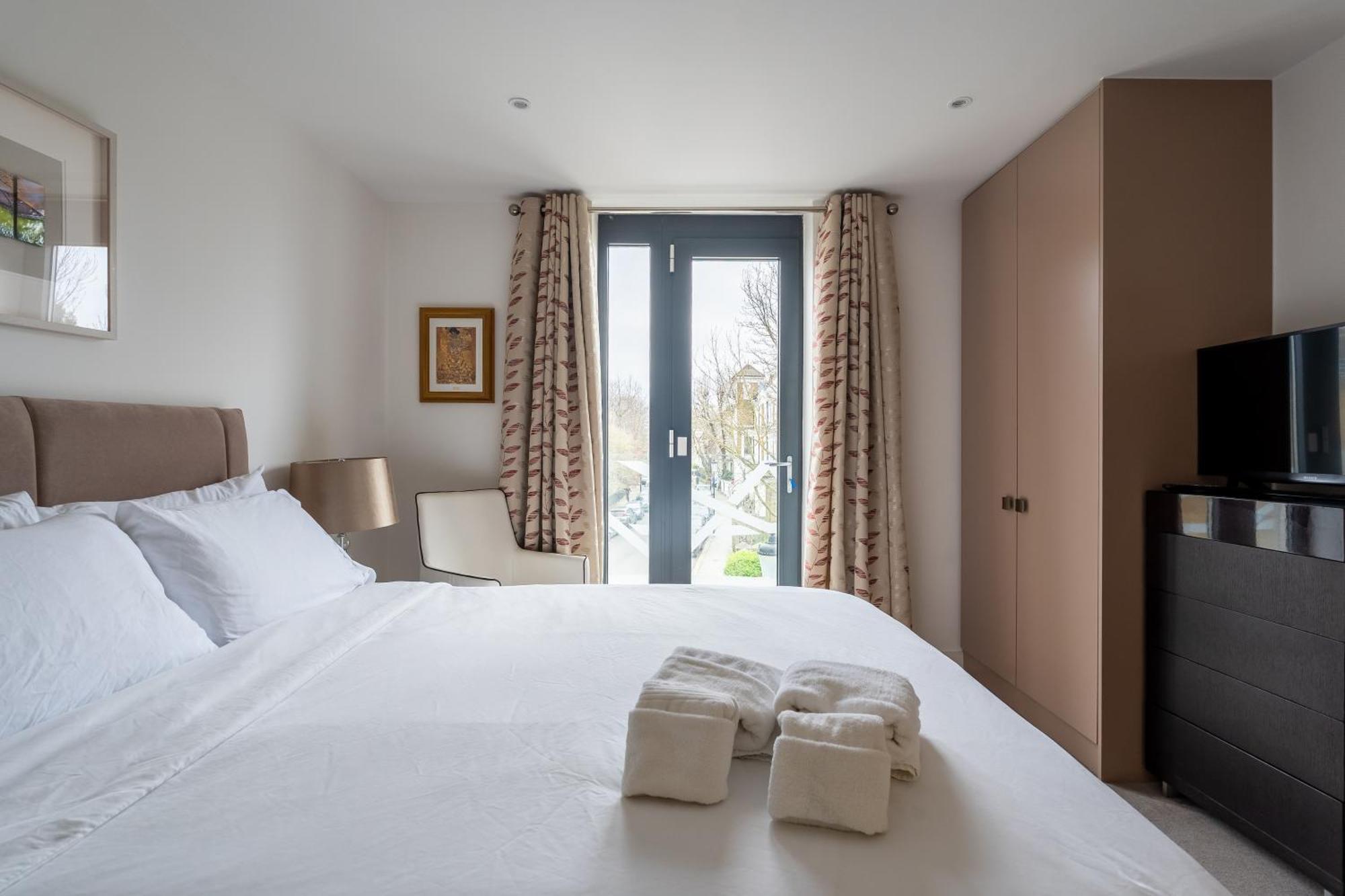 Luxury Hotel-style In Notting Hill Apartment