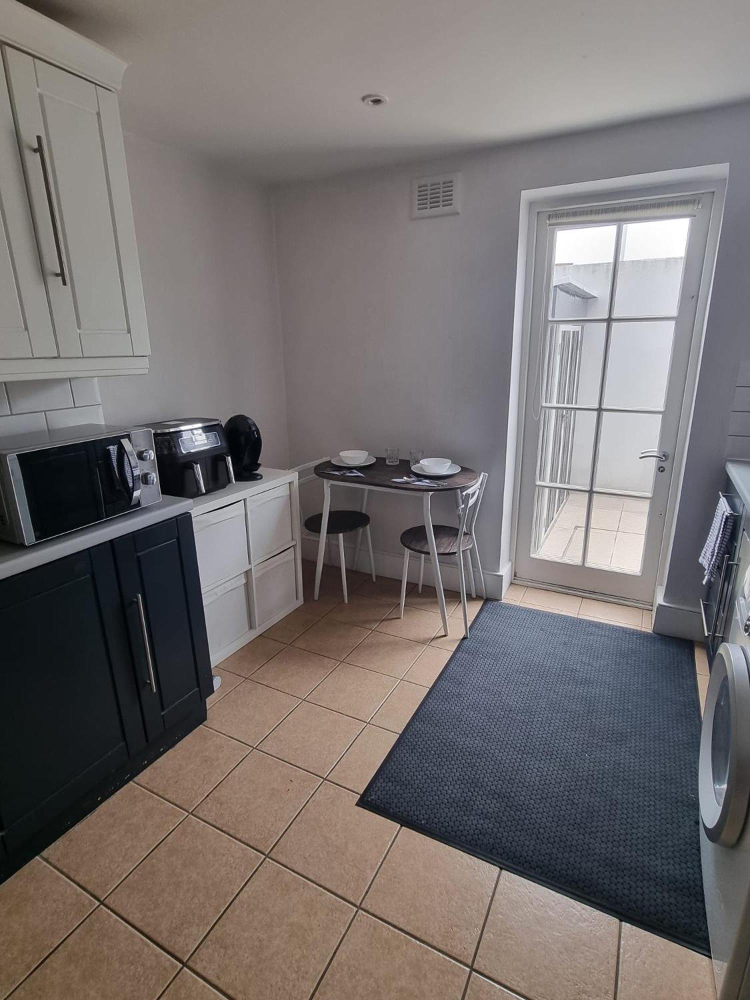 Apartment Cozy 1-bedroom Retreat In The Heart Of - Clapham Junction London