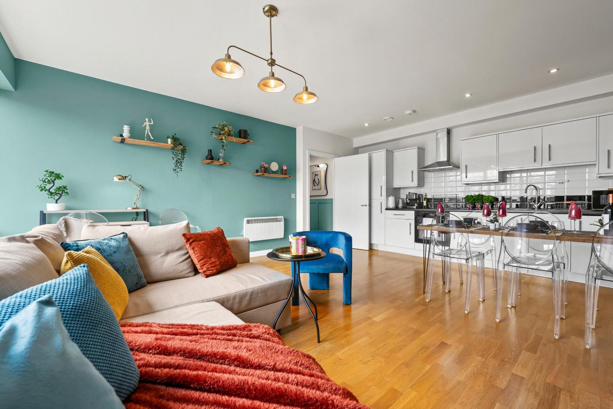 Dapper In Bustling Holloway, Islington By Gold Apartment London