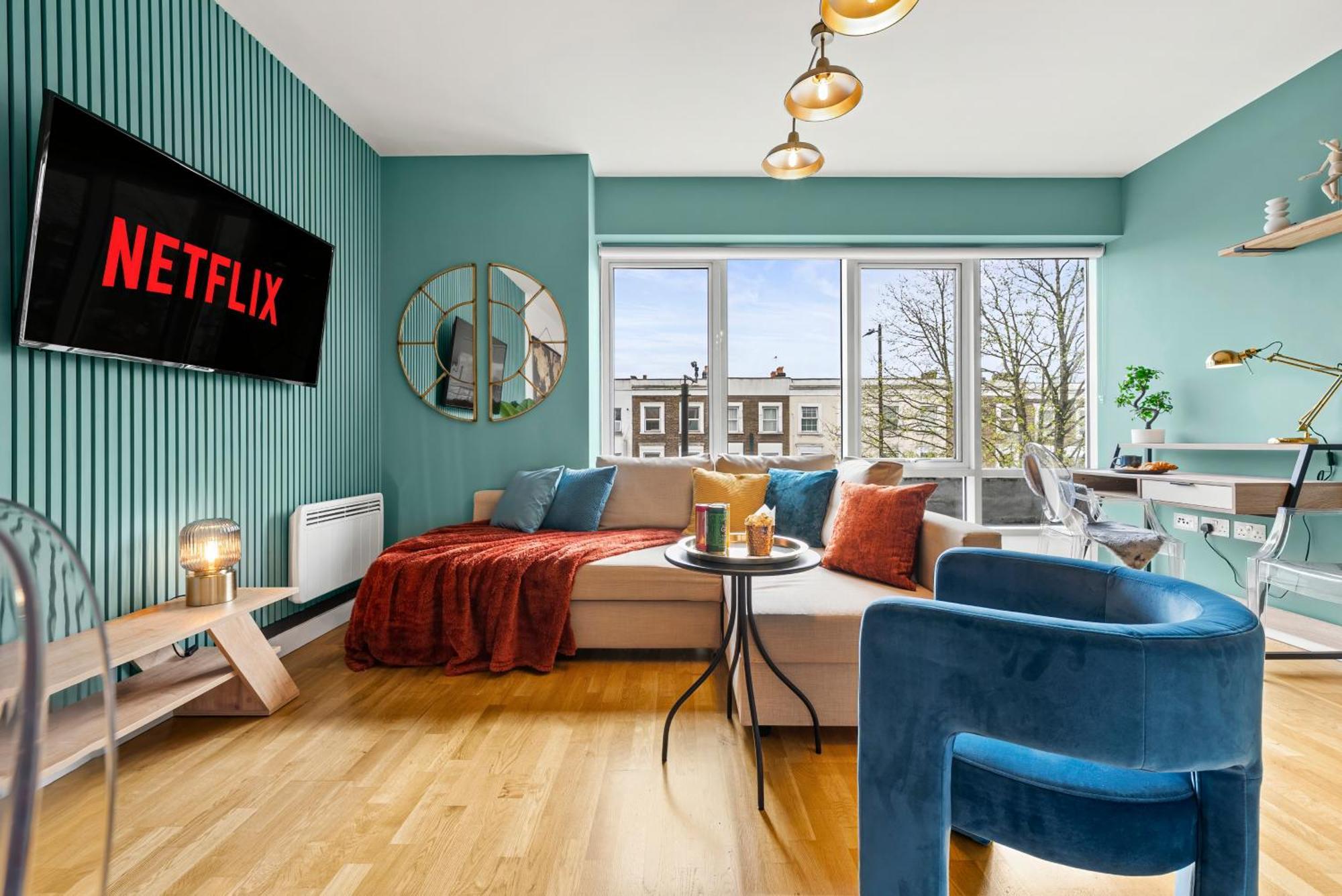 Apartment Dapper In Bustling Holloway, Islington By Gold London