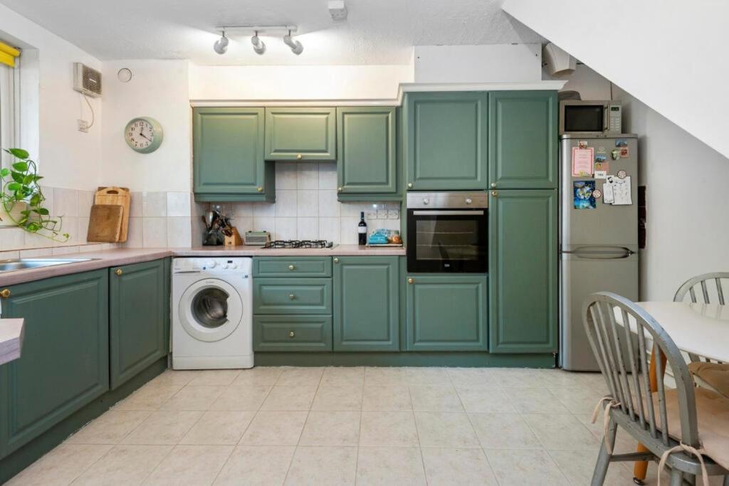 Apartment 3-bed In The Heart Of Camden - Perfect For Family