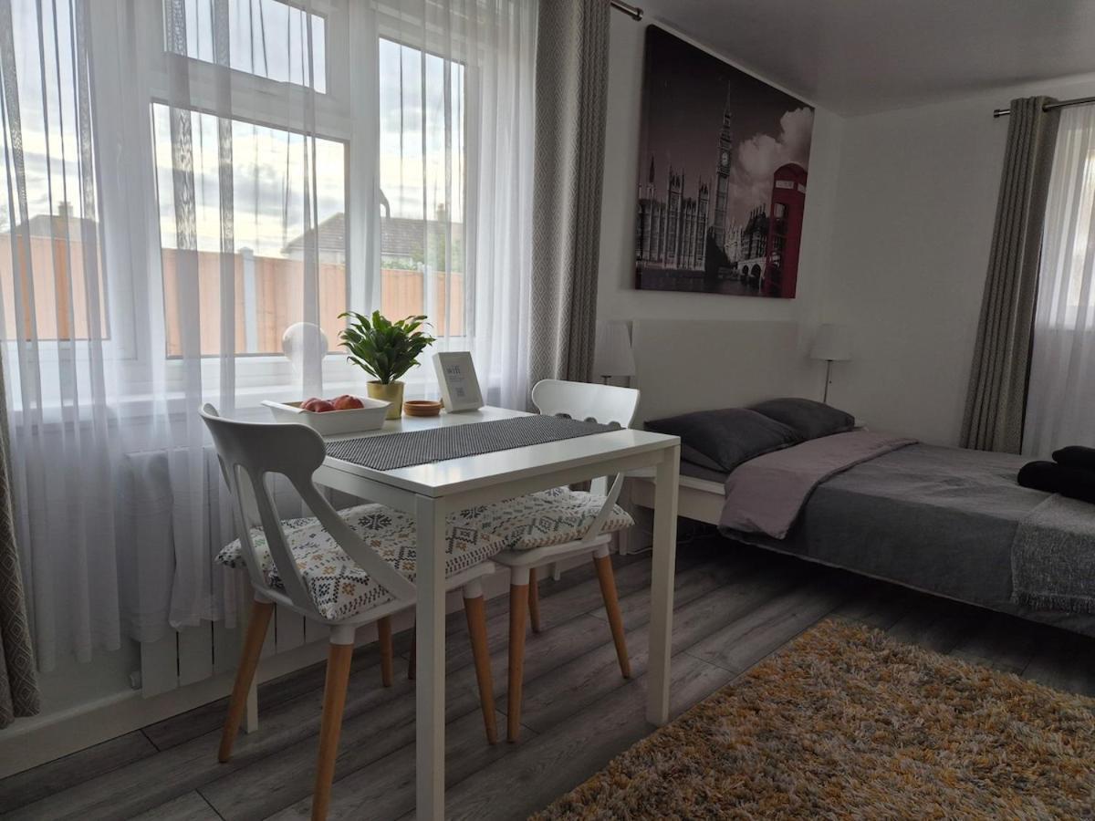 Garden Self Contained In Appartement