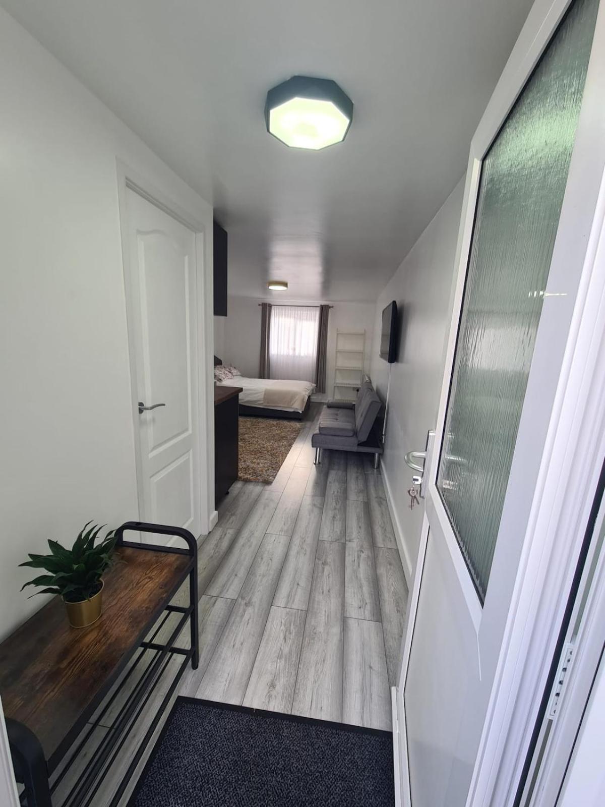 Garden Self Contained In Appartement