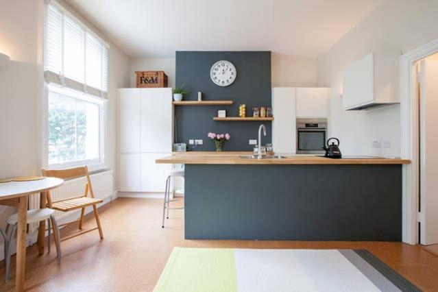 Cosy 1 Bed Apartment, De Beauvoir, N1 Lägenhet *