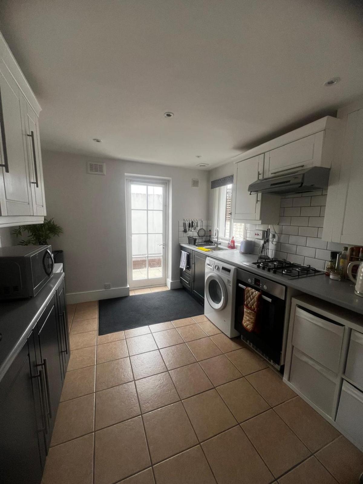 Cozy 1-bedroom Retreat In The Heart Of - Clapham Junction *