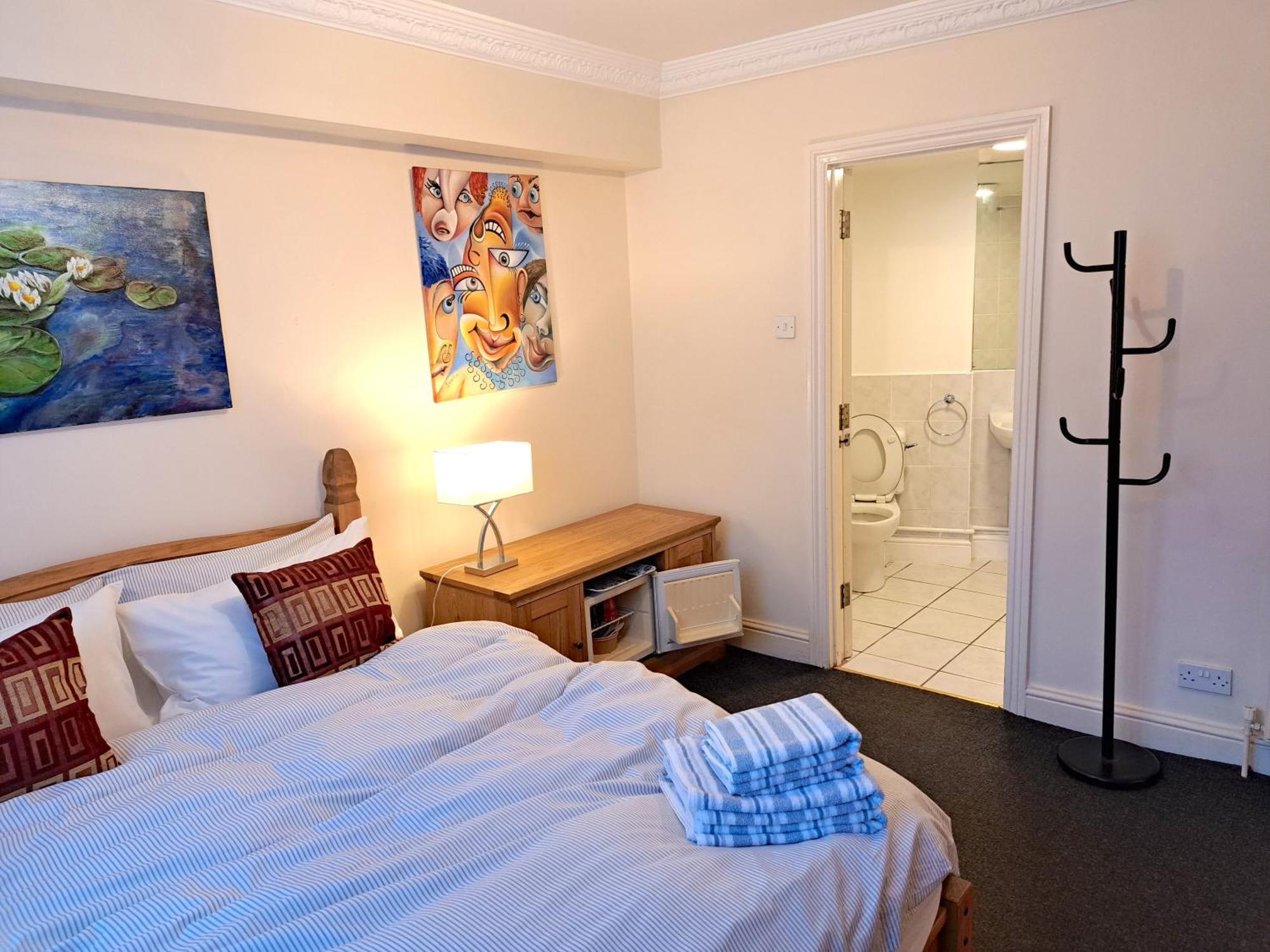 Double With Private Bathroom In Flat Centre Privatunterkunft London
