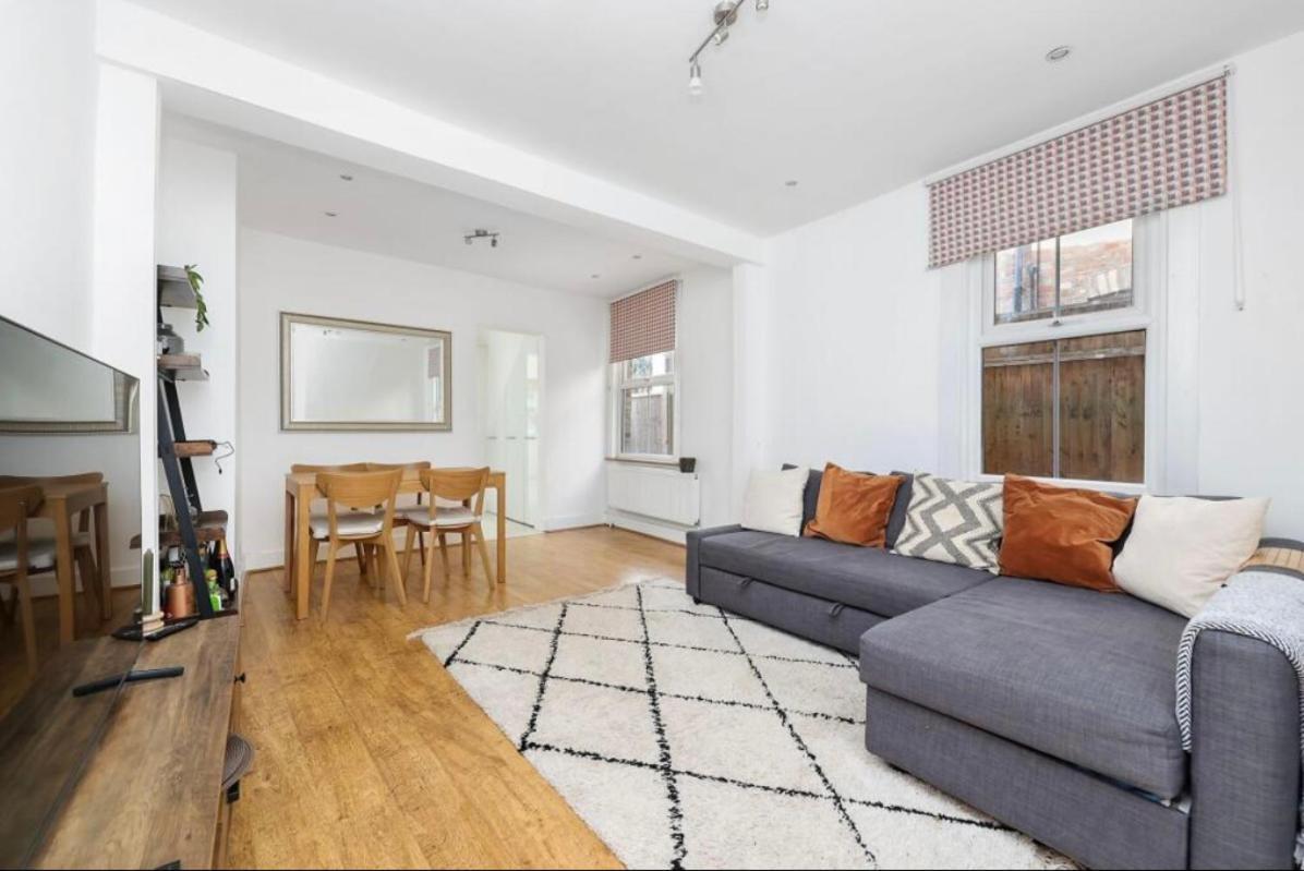 2 Bed In The Heart Of Chiswick Lägenhet