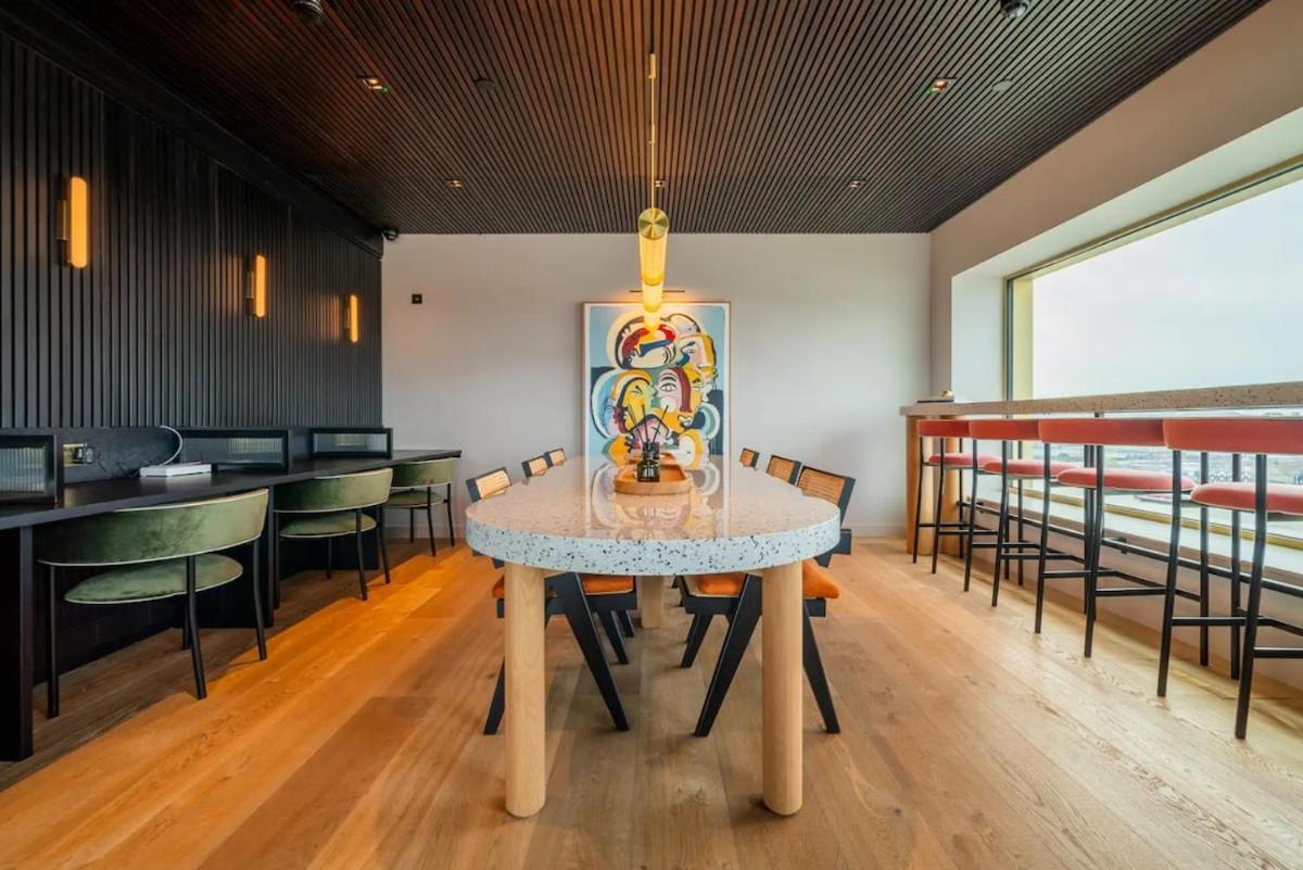 Lägenhet Luxury 1 Bed Riverside With Sky Lounge