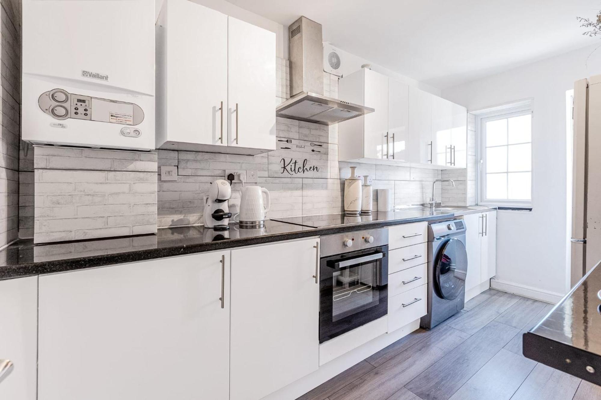 Lägenhet Stunning 2 Bedroom, 5 Min Walk To Hanger Lane Station