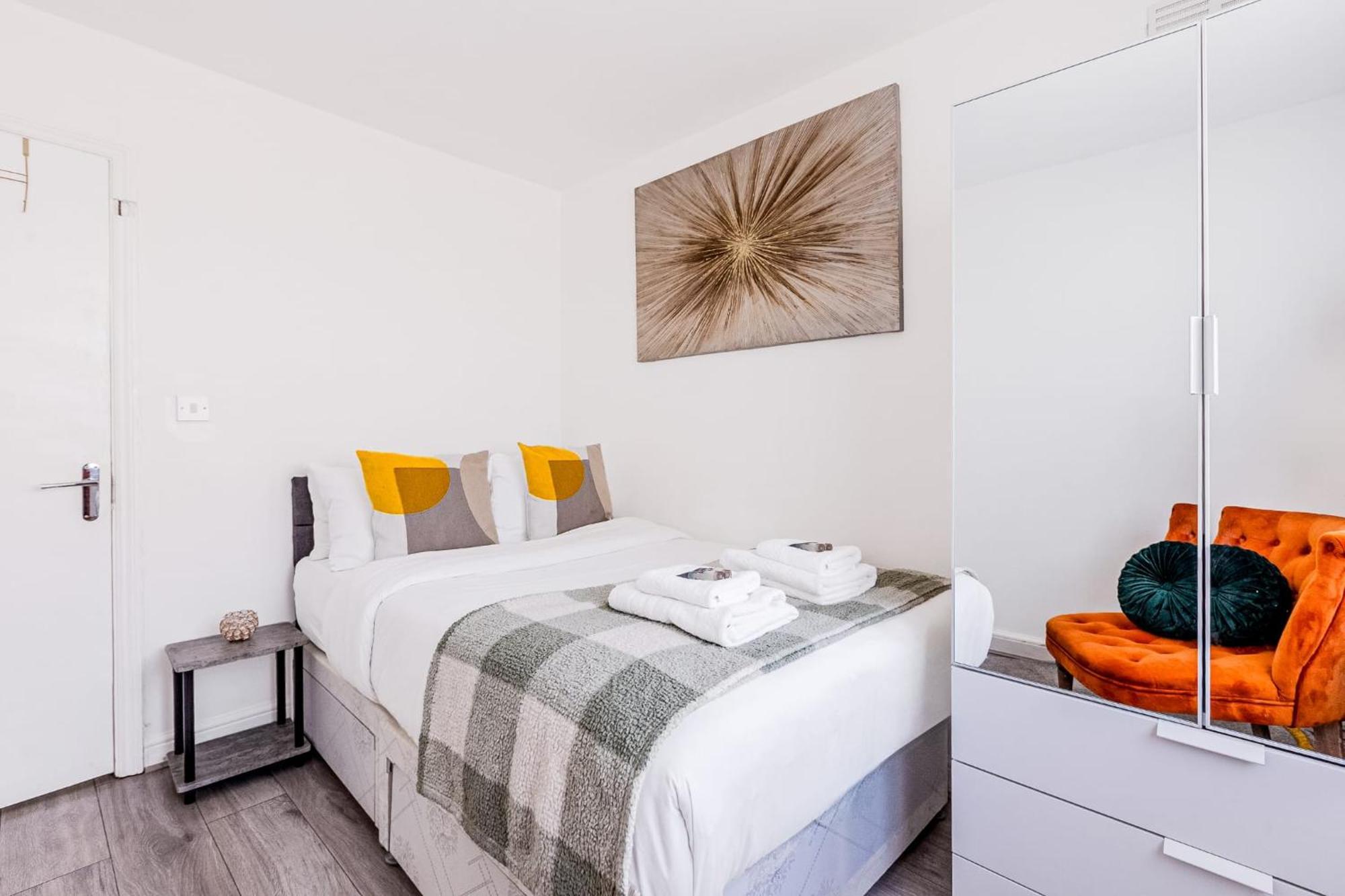 Stunning 2 Bedroom, 5 Min Walk To Hanger Lane Station Lägenhet *