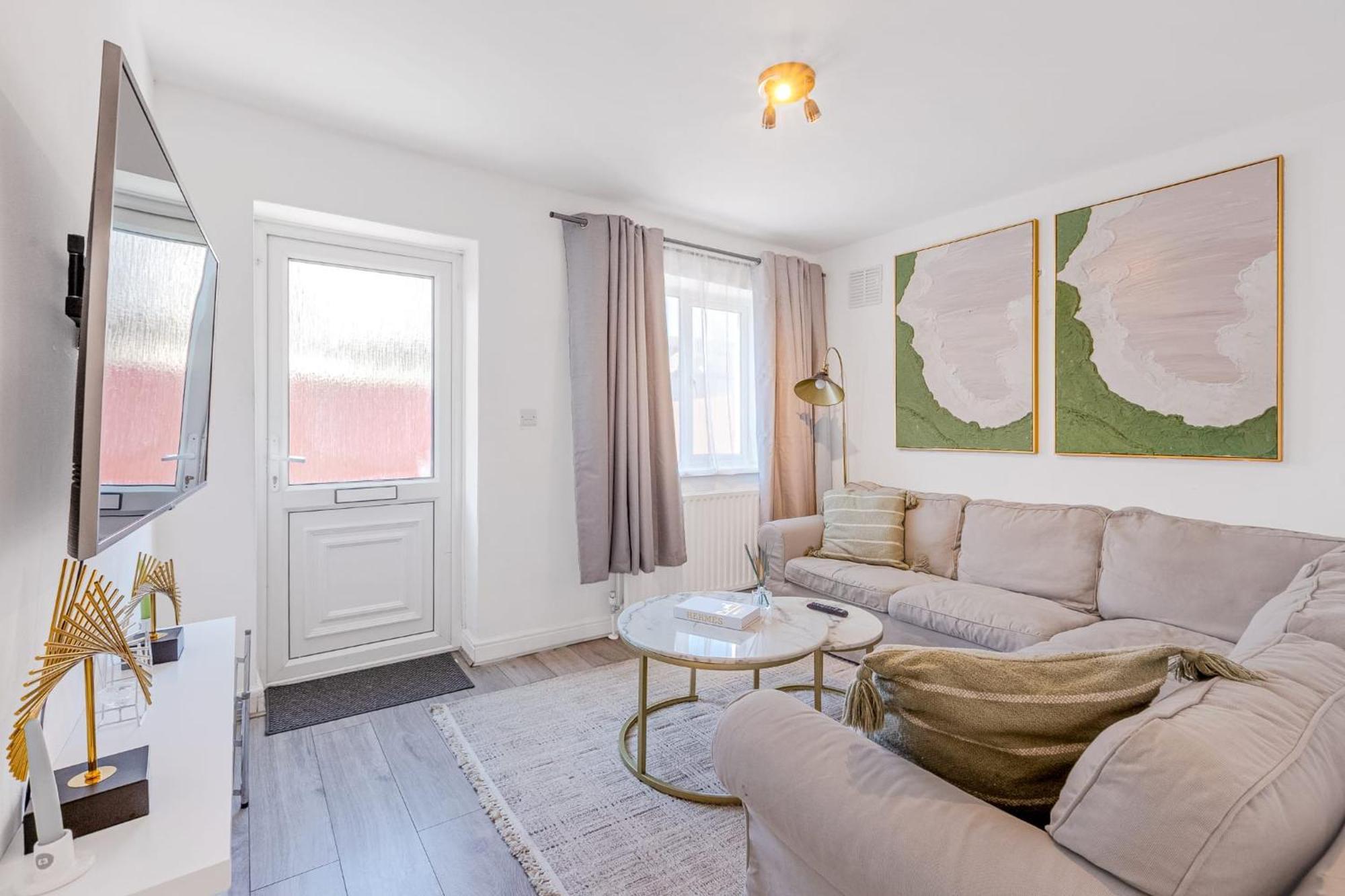 Lägenhet Stunning 2 Bedroom, 5 Min Walk To Hanger Lane Station *