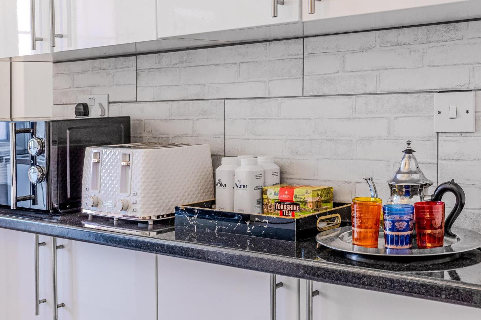 Lägenhet Stunning 2 Bedroom, 5 Min Walk To Hanger Lane Station