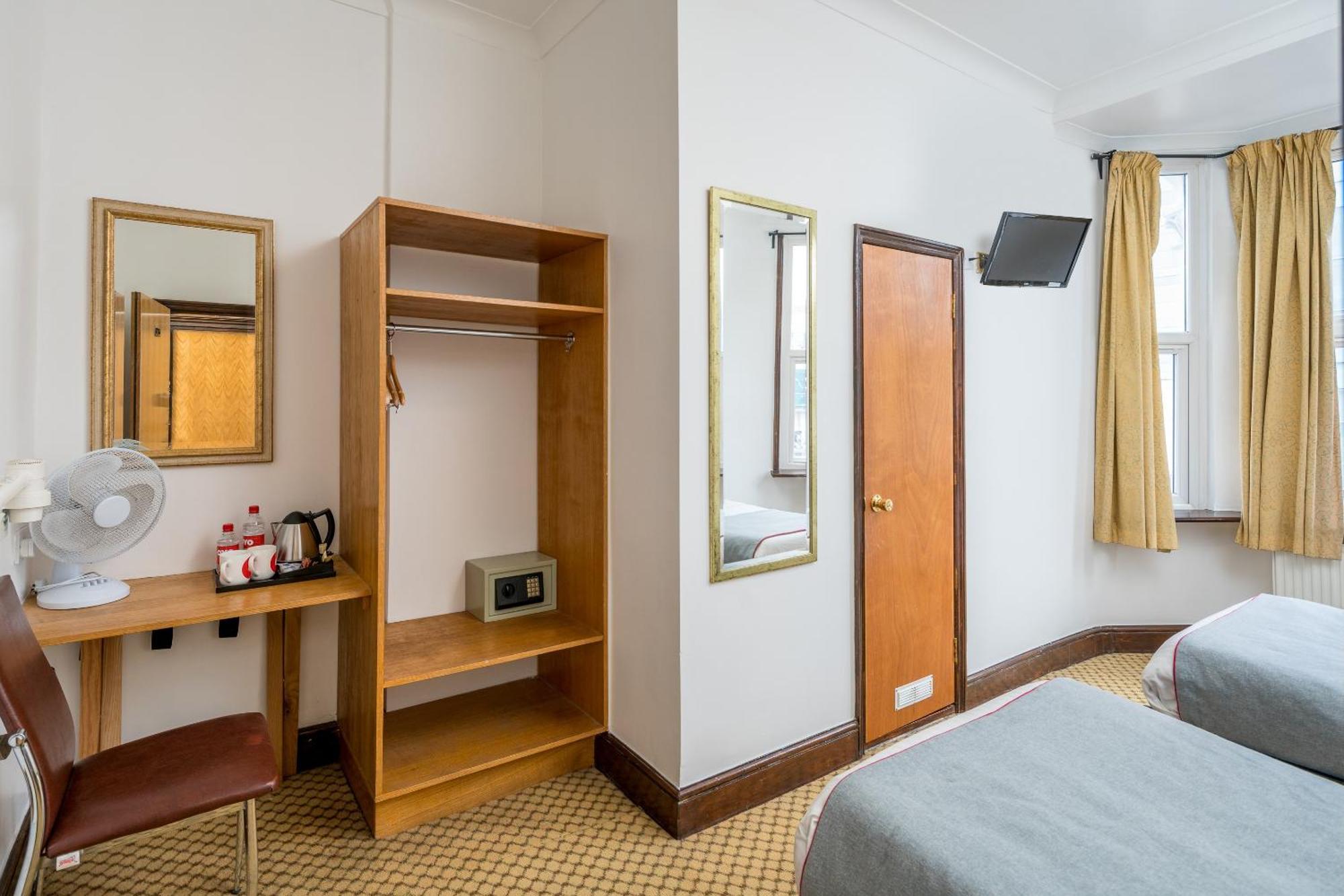 Oyo Abbey Hotel, Shepherd's Bush Market