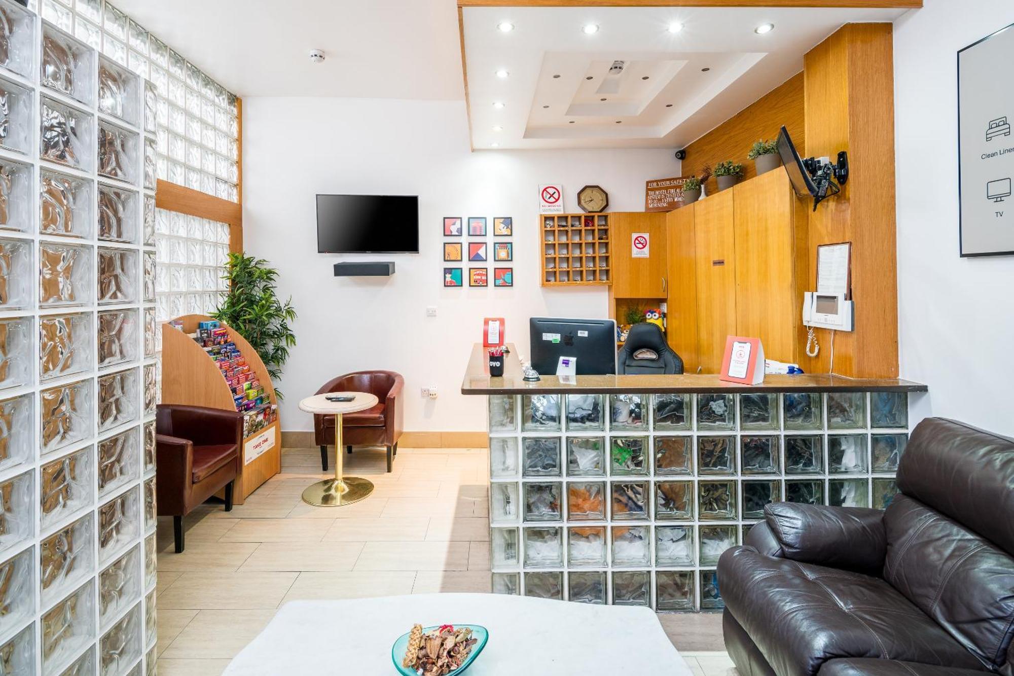 Oyo Abbey Hotel, Shepherd's Bush Market