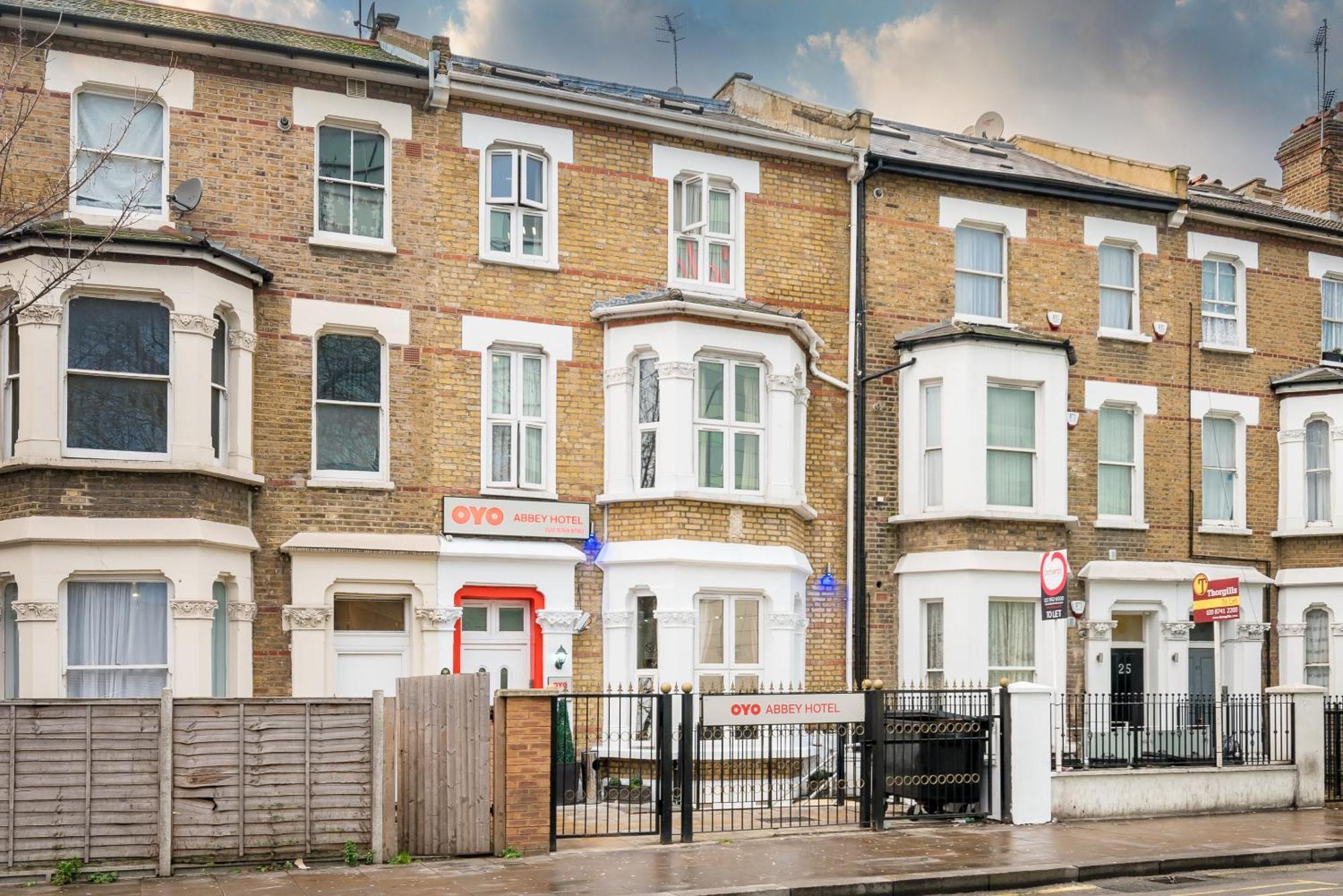 Hotel Oyo Abbey Hotel, Shepherd's Bush Market 3*