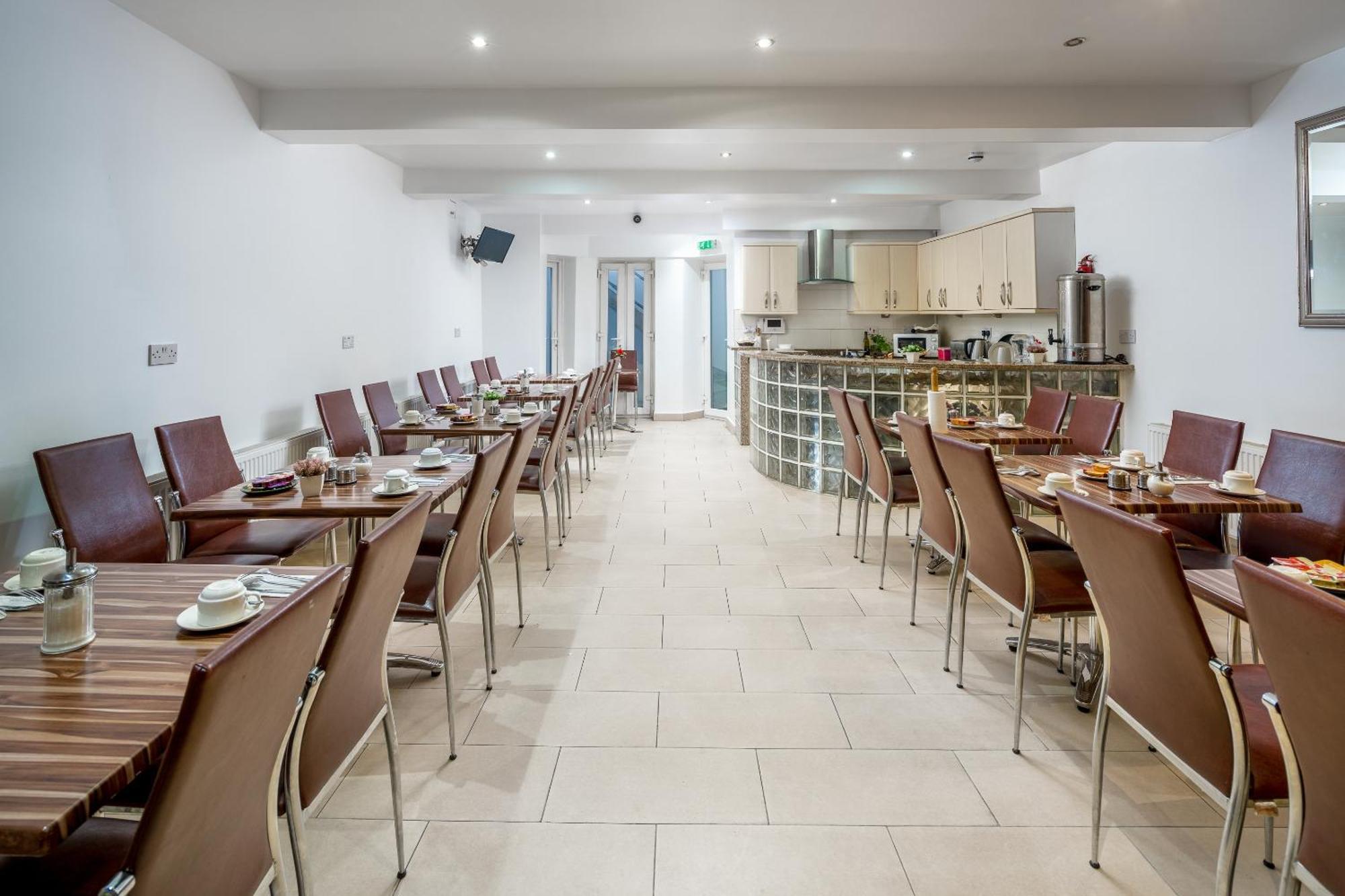 Hotel Oyo Abbey Hotel, Shepherd's Bush Market London