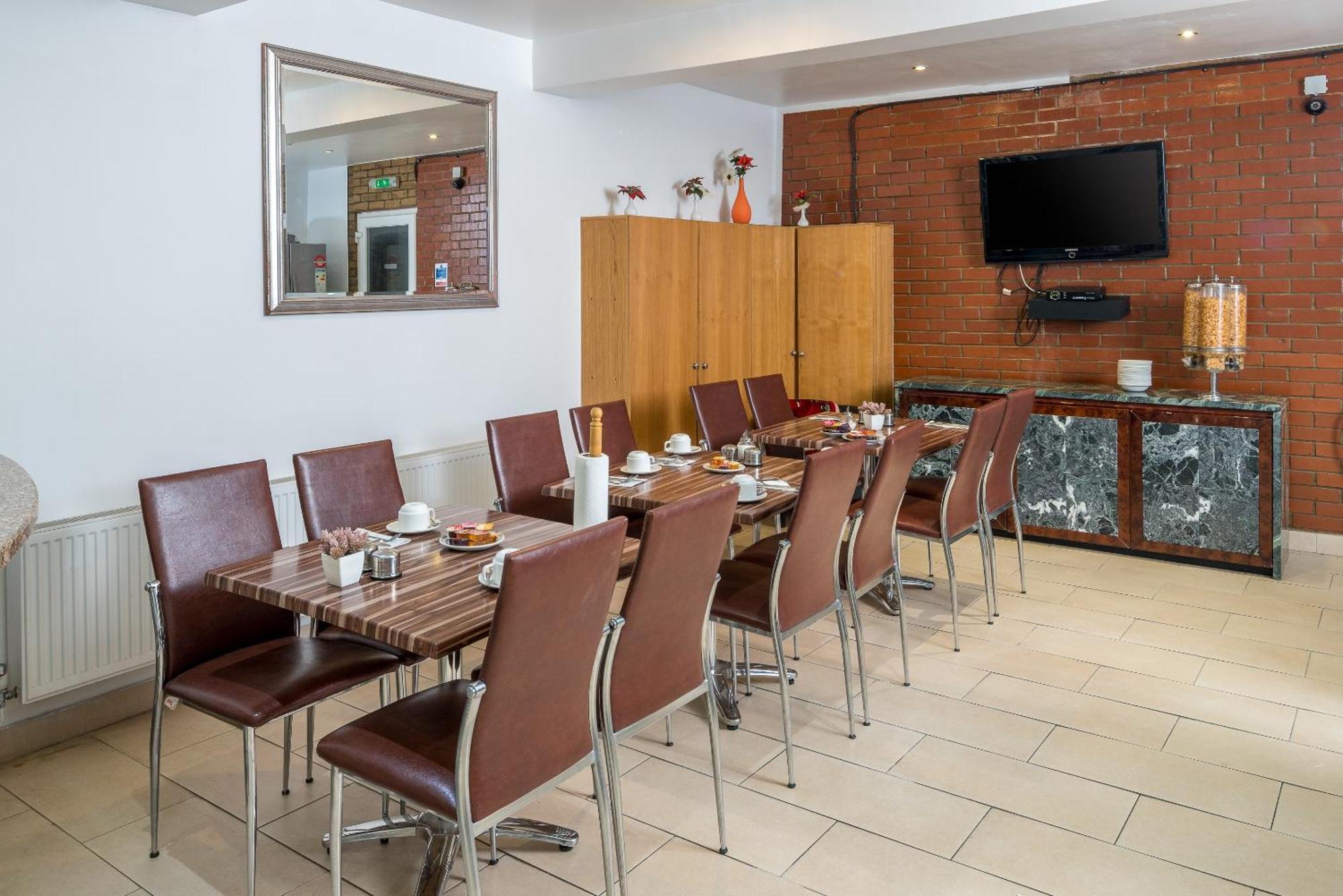 Oyo Abbey Hotel, Shepherd's Bush Market 3* London