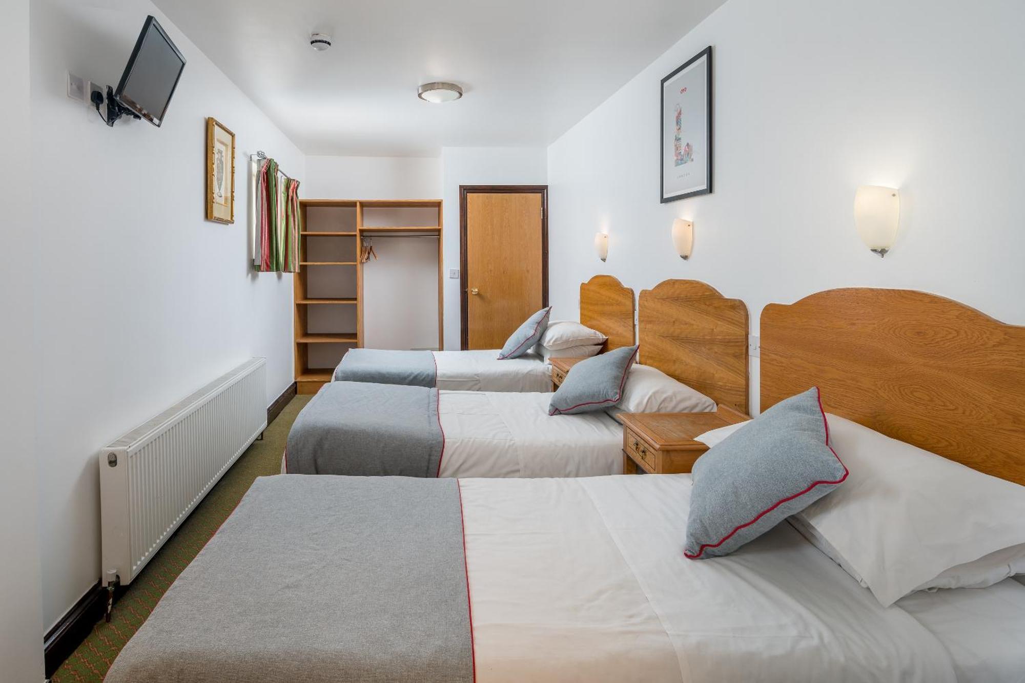 Oyo Abbey Hotel, Shepherd's Bush Market