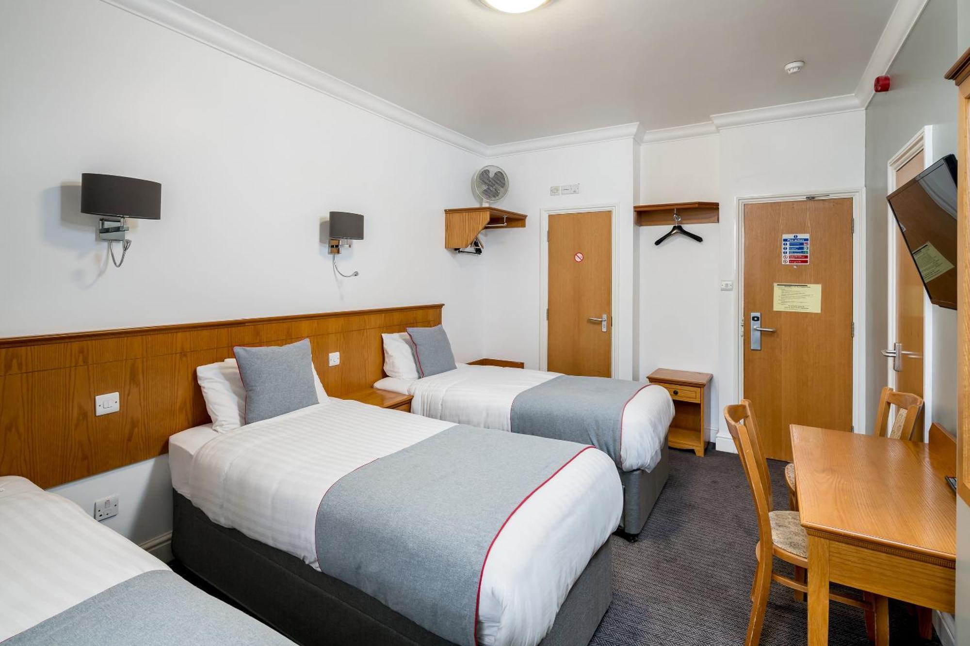 Oyo Townhouse New England, Victoria 3*