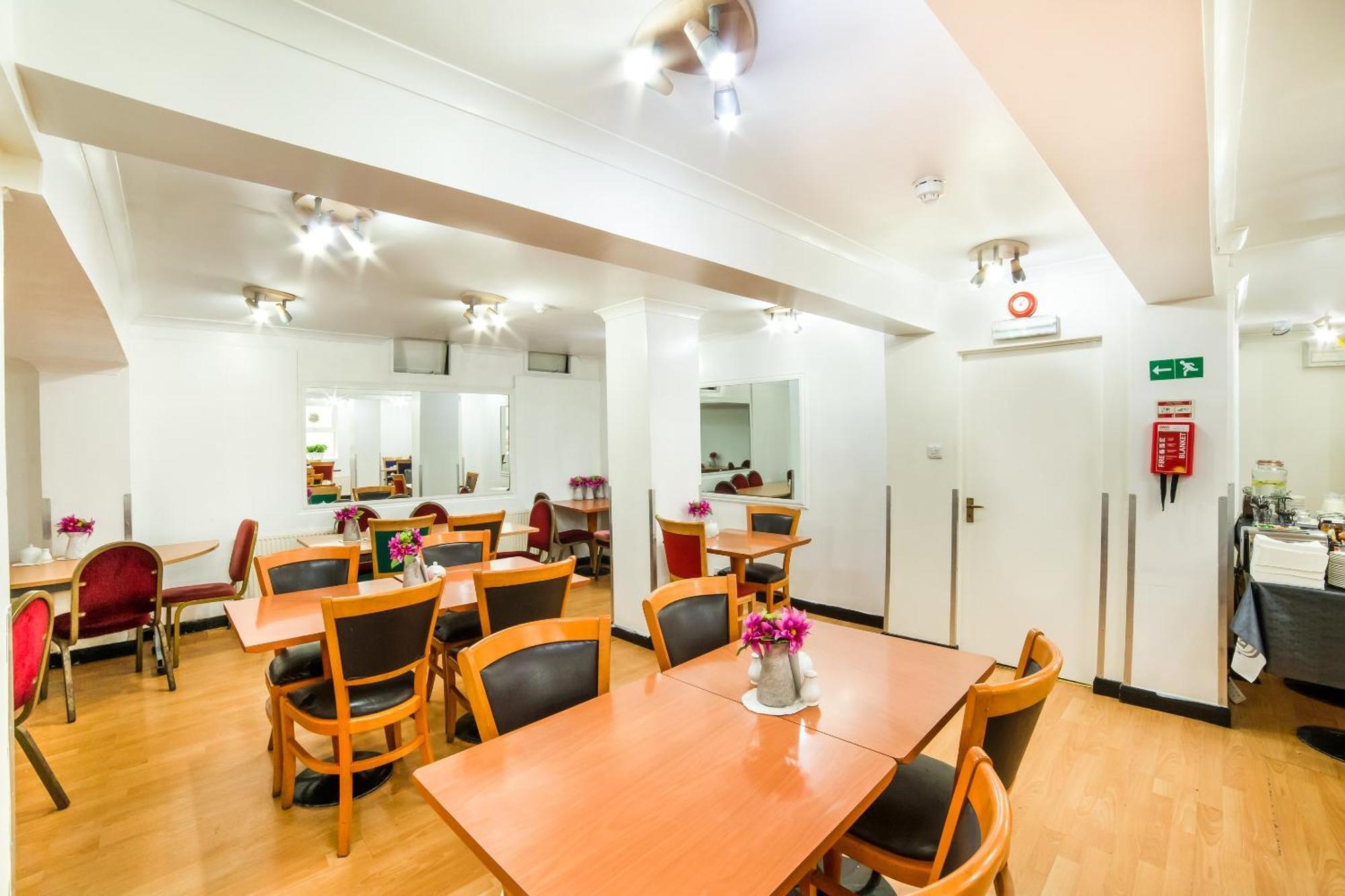 Oyo Townhouse New England, Victoria London