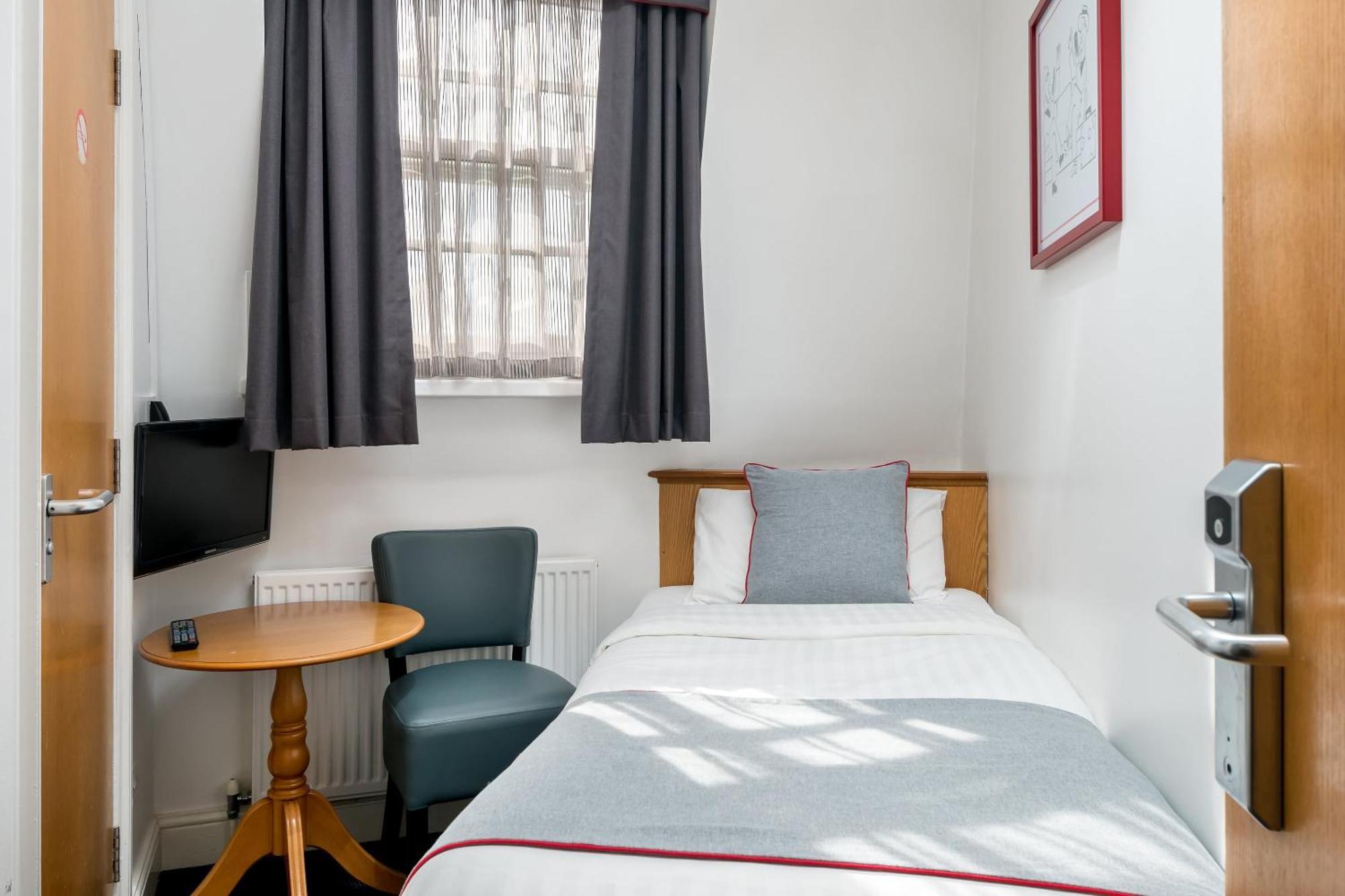 Oyo Townhouse New England, Victoria