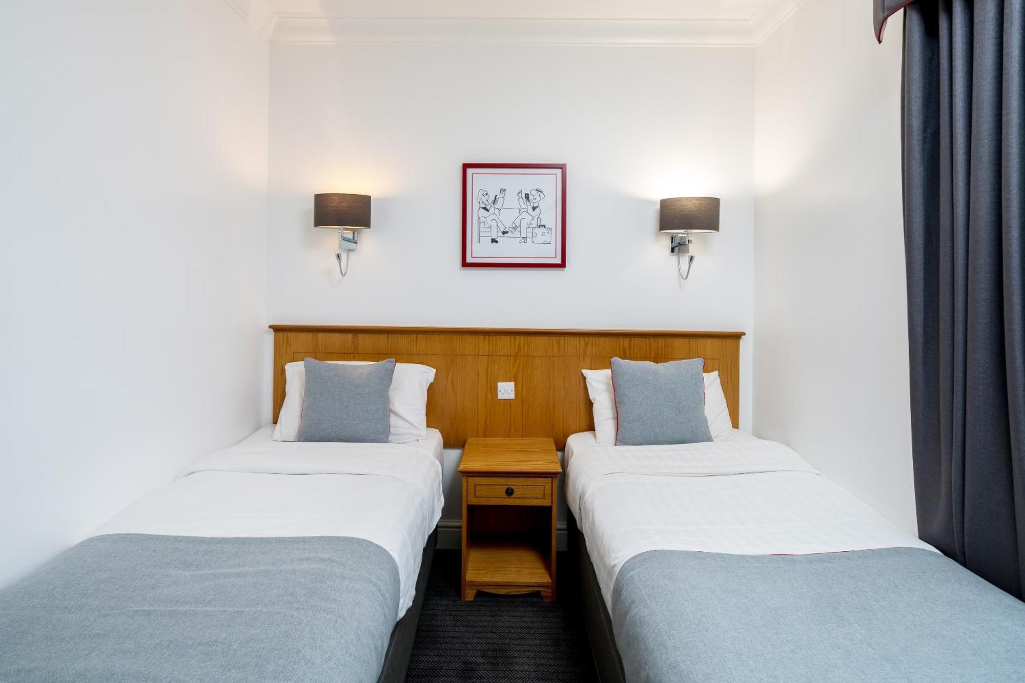 Oyo Townhouse New England, Victoria London