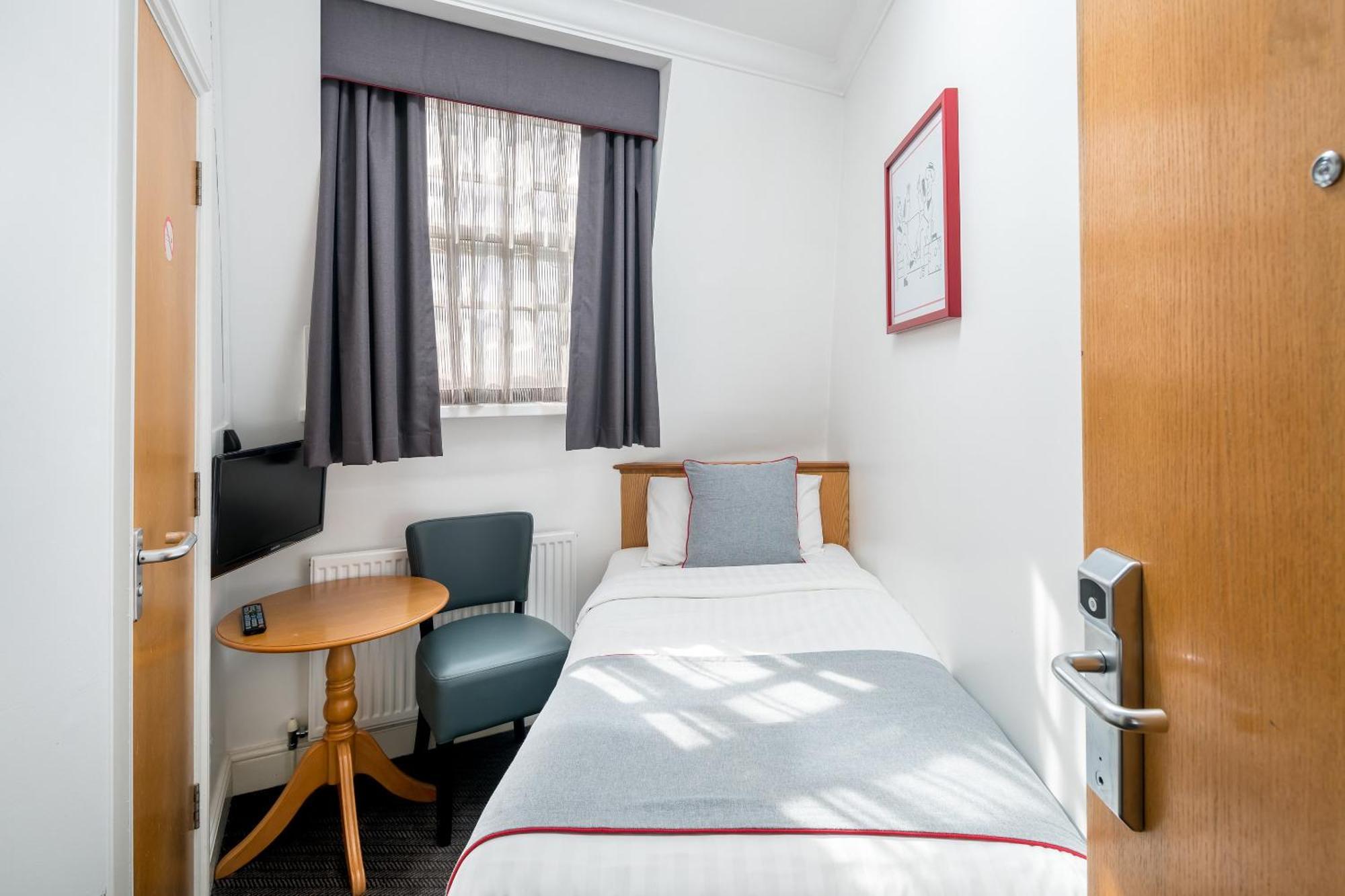 Oyo Townhouse New England, Victoria Hotel London