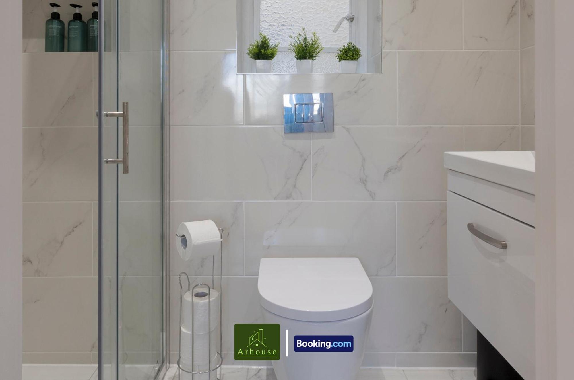 Three Bedroom By Arhouse Short Lets & Serviced Willesden With Free Wi-fi & Terrace Appartement Londres