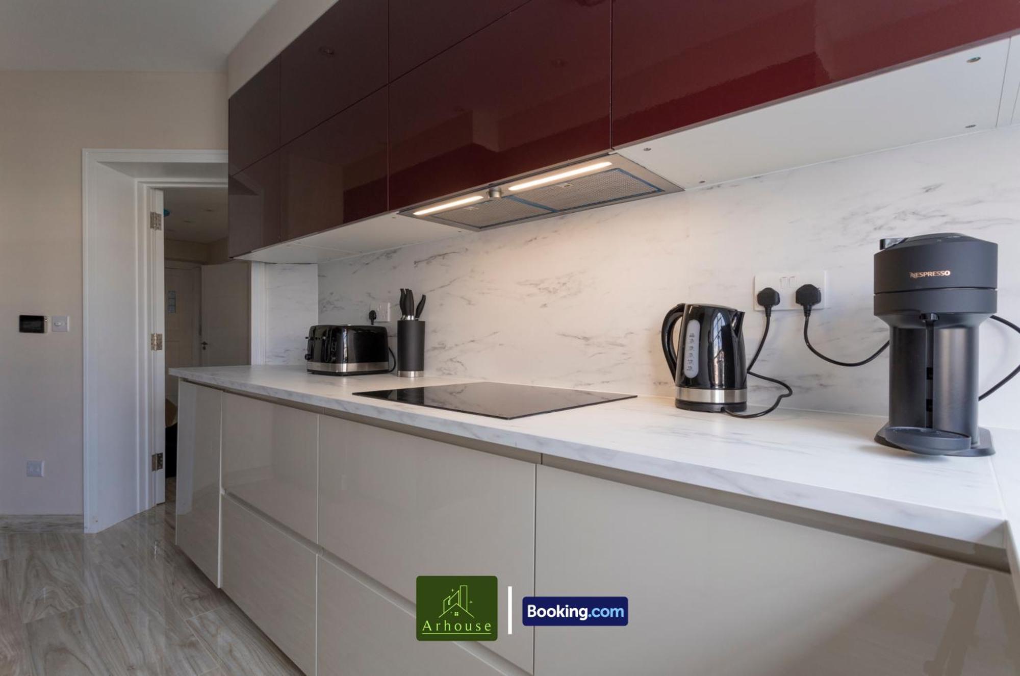 Three Bedroom By Arhouse Short Lets & Serviced Willesden With Free Wi-fi & Terrace Appartement