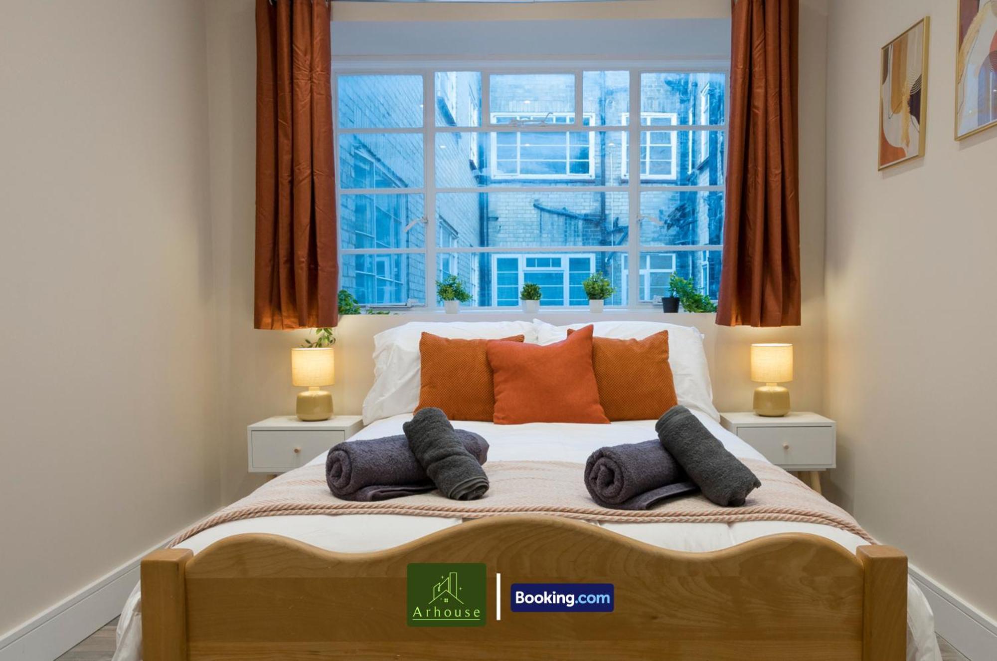 Three Bedroom By Arhouse Short Lets & Serviced Willesden With Free Wi-fi & Terrace Appartement *