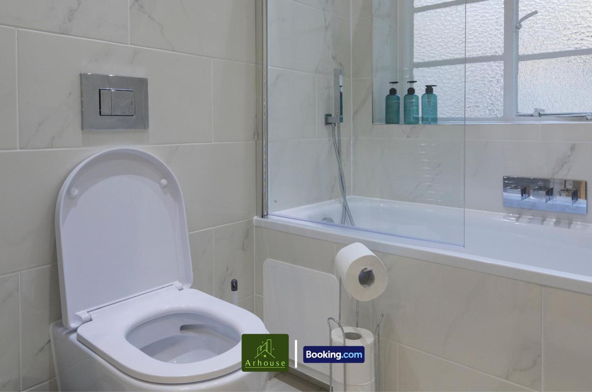 Three Bedroom By Arhouse Short Lets & Serviced Willesden With Free Wi-fi & Terrace Appartement Londres
