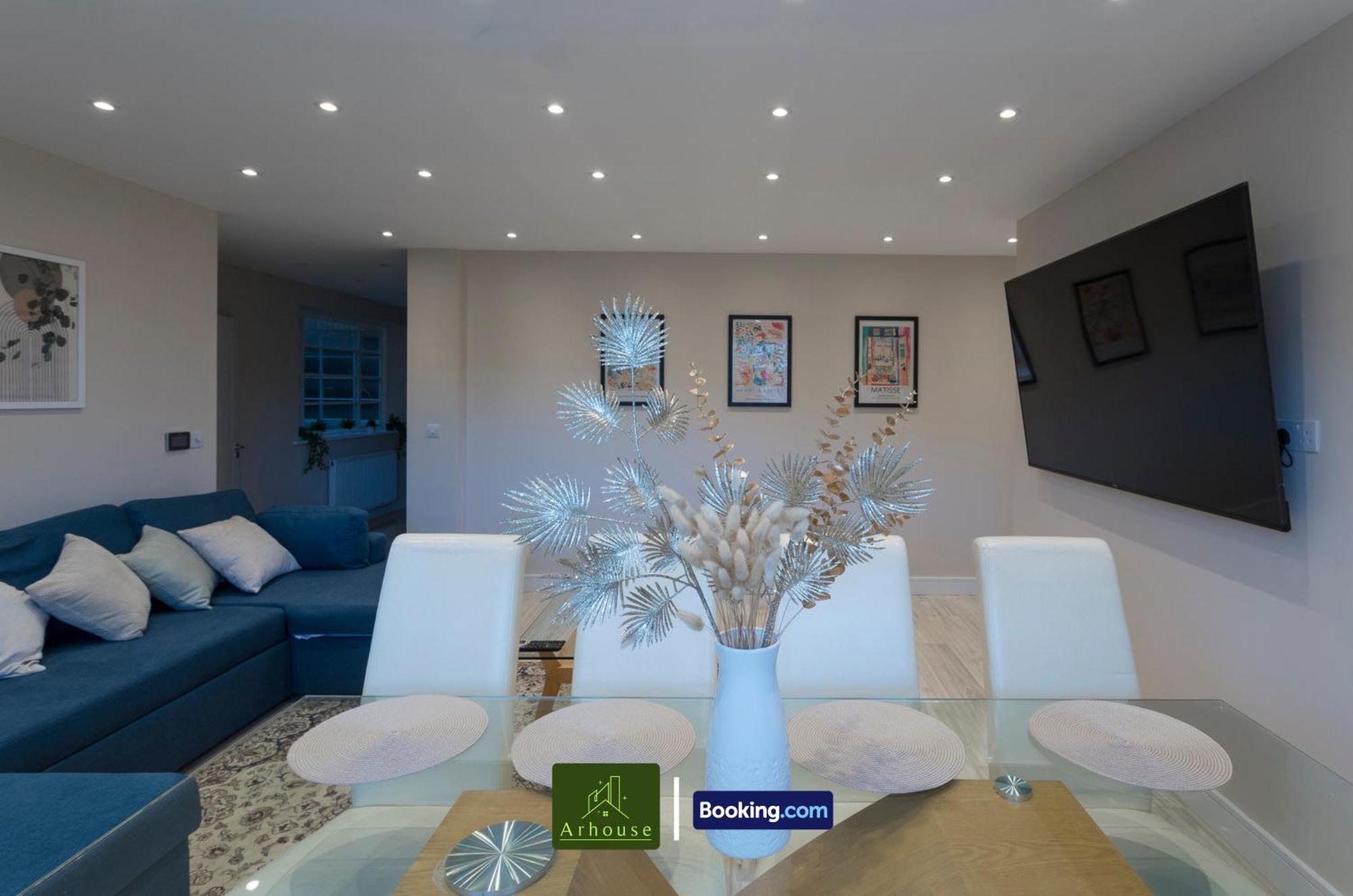 Three Bedroom By Arhouse Short Lets & Serviced Willesden With Free Wi-fi & Terrace Appartement *