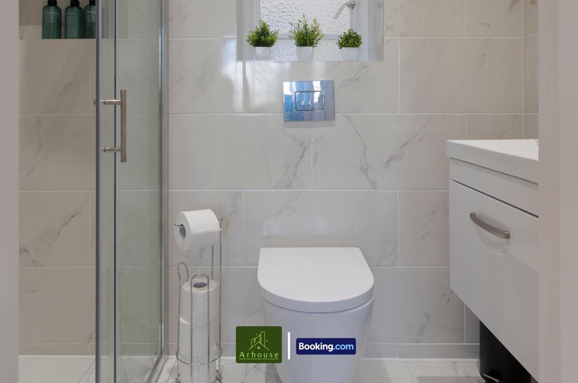 Three Bedroom By Arhouse Short Lets & Serviced Willesden With Free Wi-fi & Terrace Appartement Londres