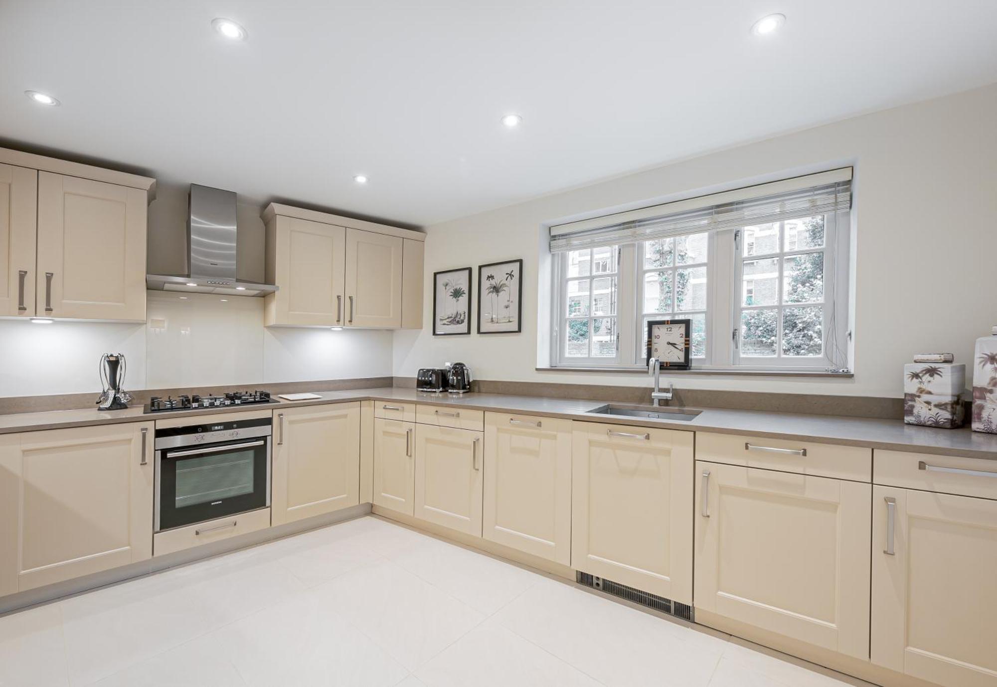 Lejlighed Modern 3 Bedroom Luxury House With Garage In