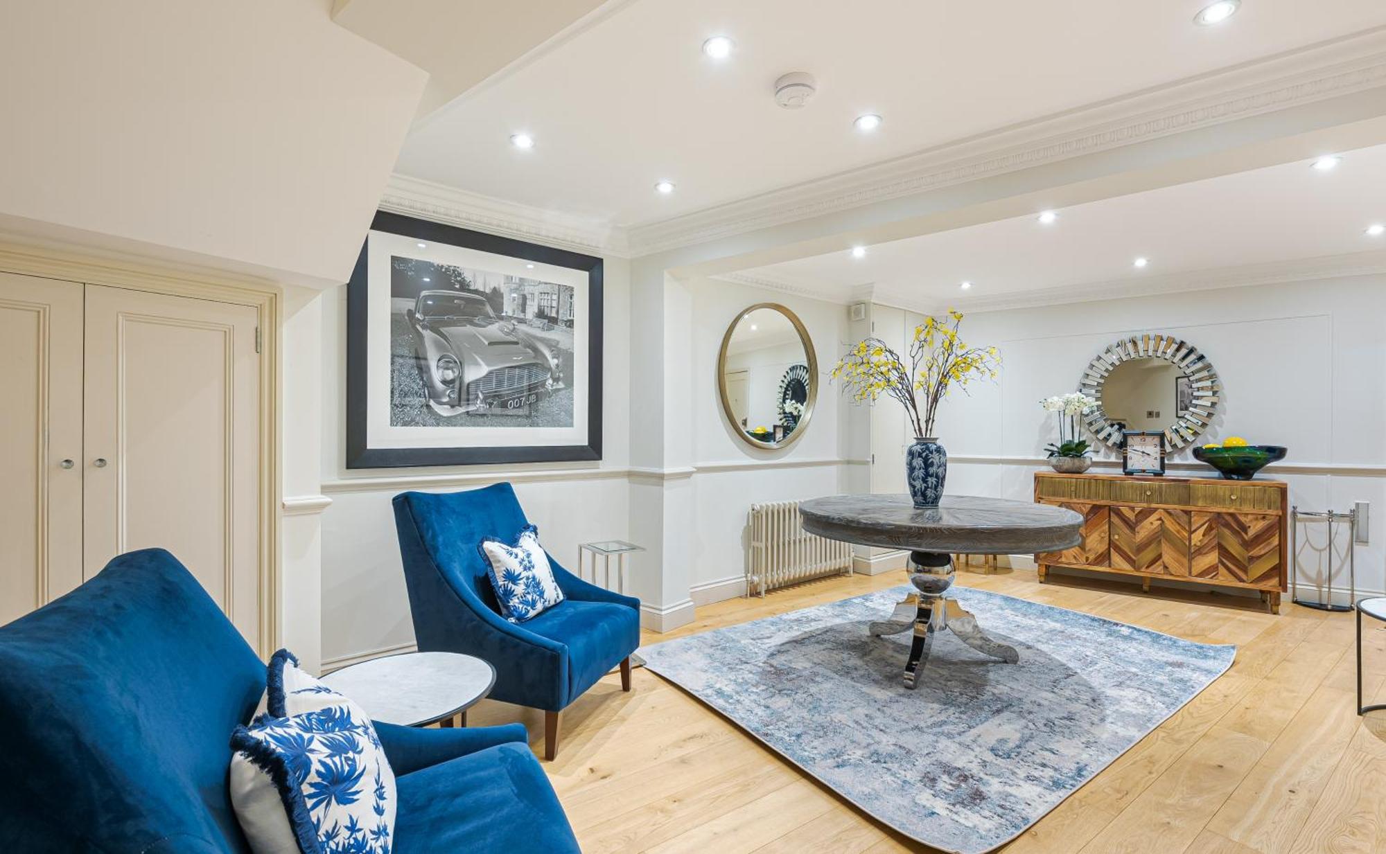 Modern 3 Bedroom Luxury House With Garage In Lejlighed London