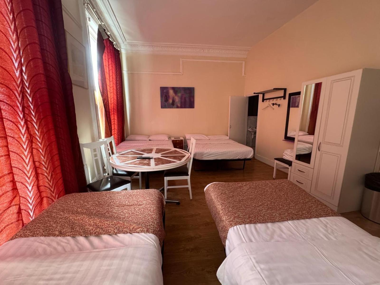 Collingham Place Apartment *