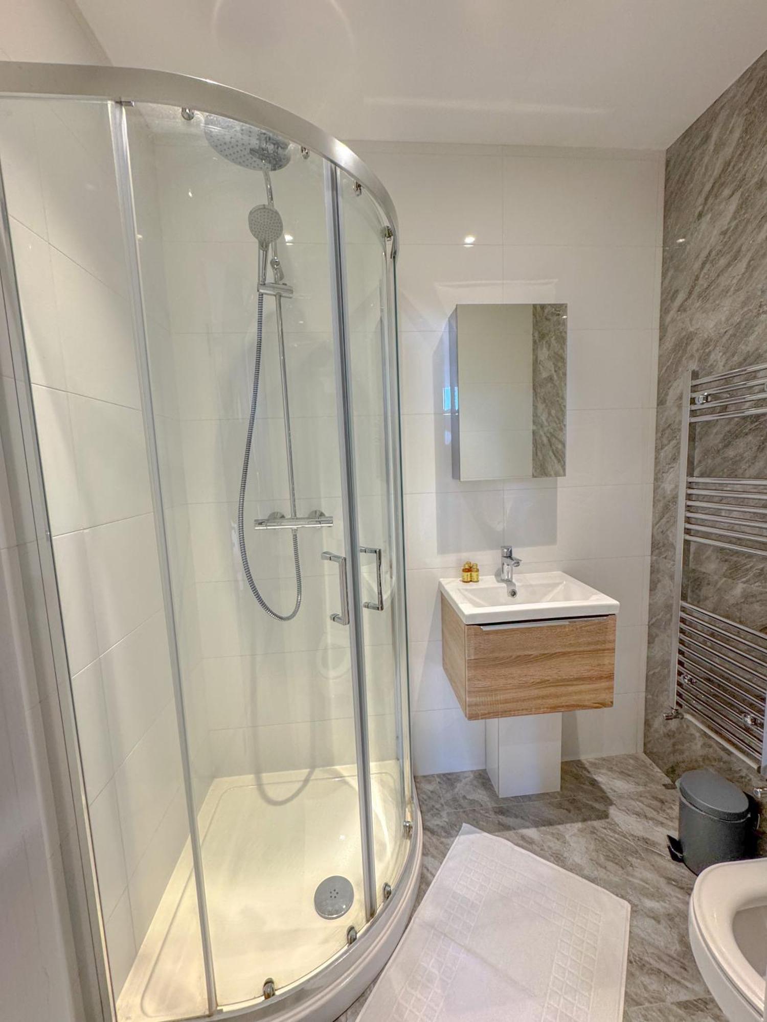 Earls Court Residences Apartment *