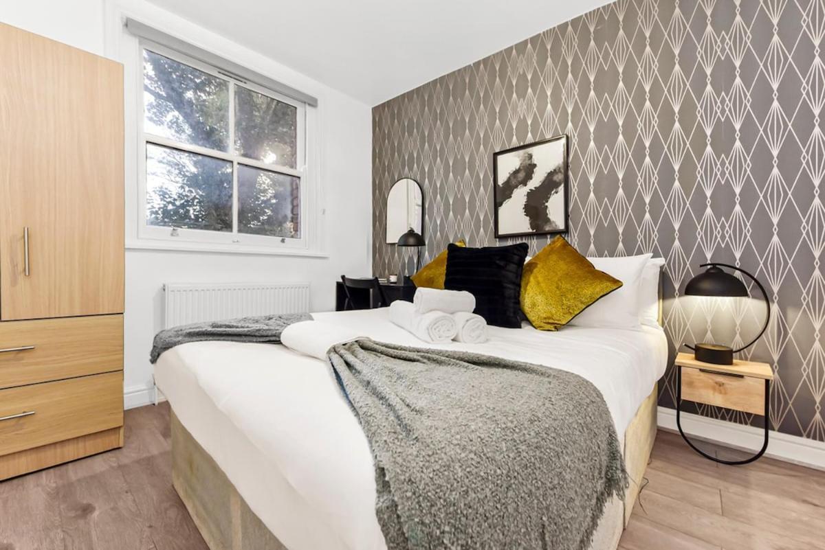 Charming 3br Flat With Ensuite Master And Balcony Lejlighed