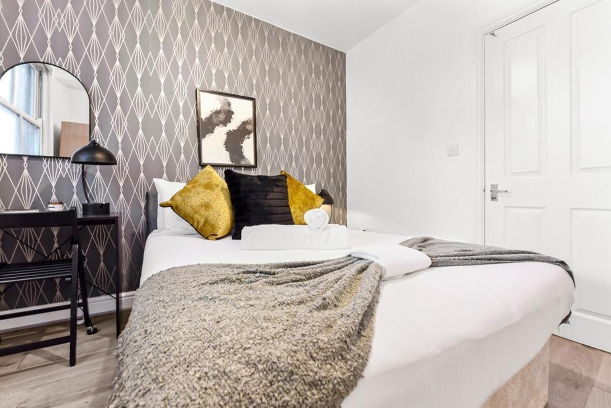Charming 3br Flat With Ensuite Master And Balcony Lejlighed London