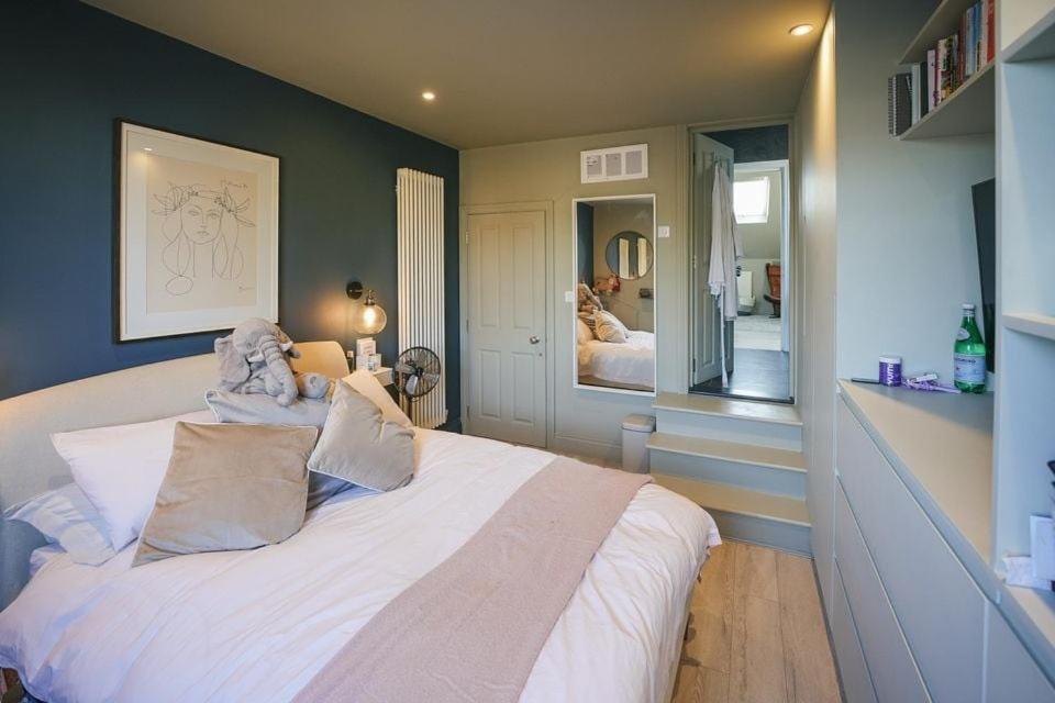 Stunning 5-bedroom House In The Heart Of Semesterbostad London