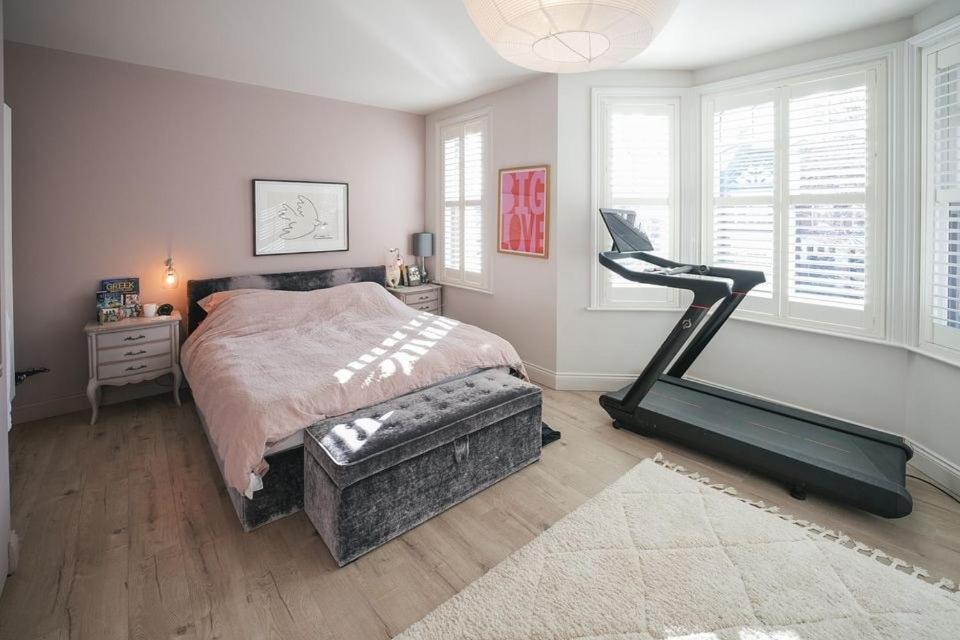 Semesterbostad Stunning 5-bedroom House In The Heart Of *