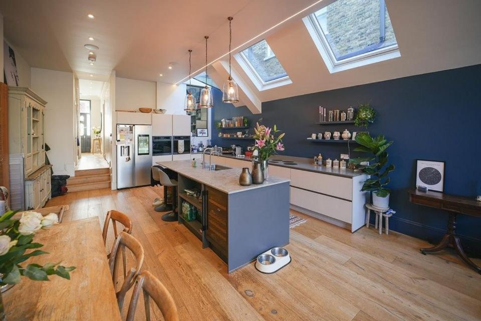 Semesterbostad Stunning 5-bedroom House In The Heart Of *