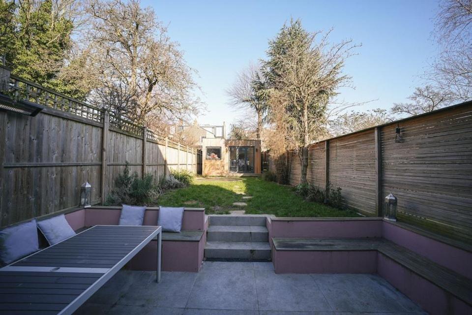 Semesterbostad Stunning 5-bedroom House In The Heart Of *