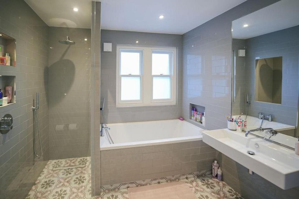Stunning 5-bedroom House In The Heart Of Semesterbostad *