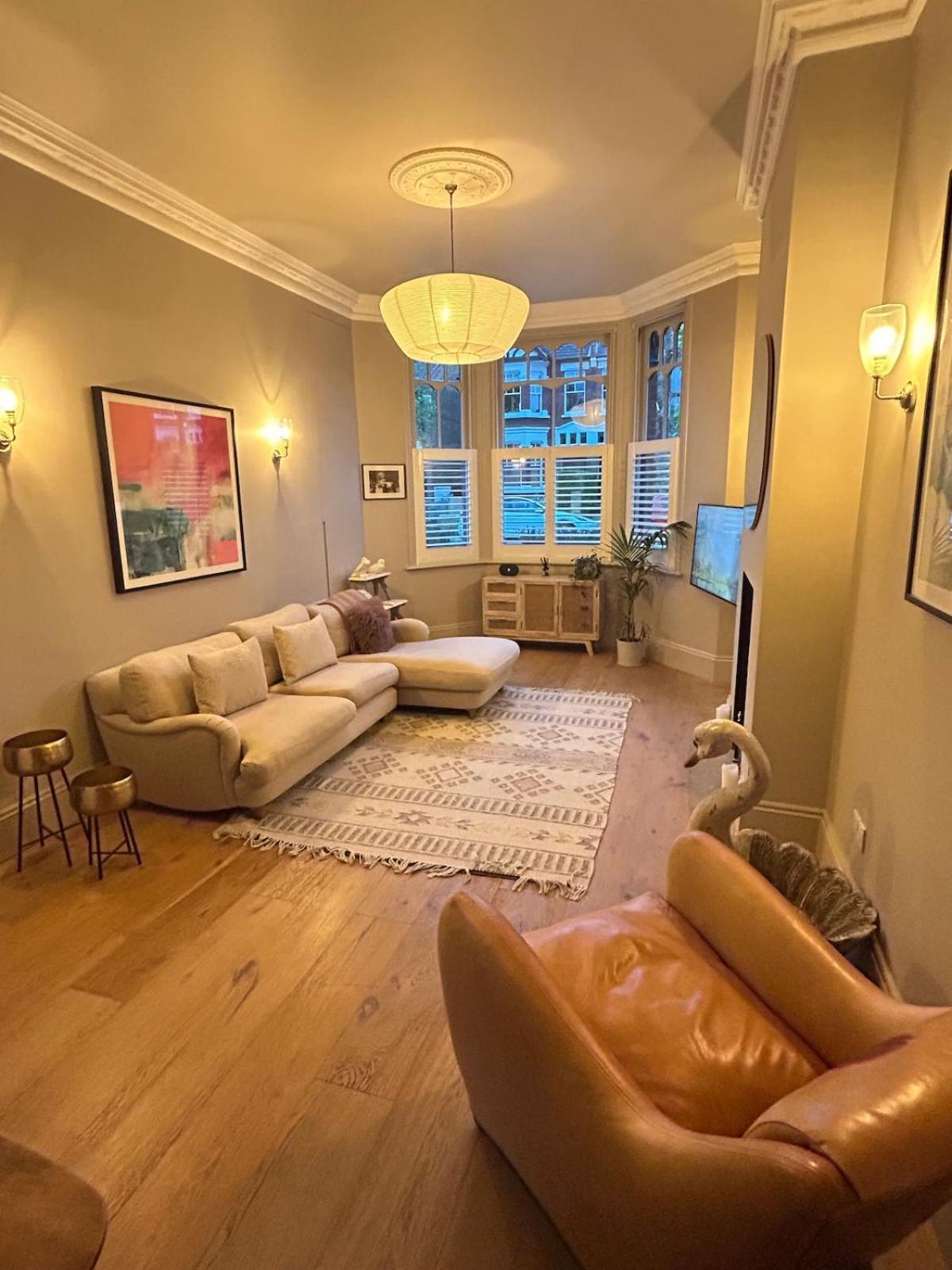 Semesterbostad Stunning 5-bedroom House In The Heart Of *